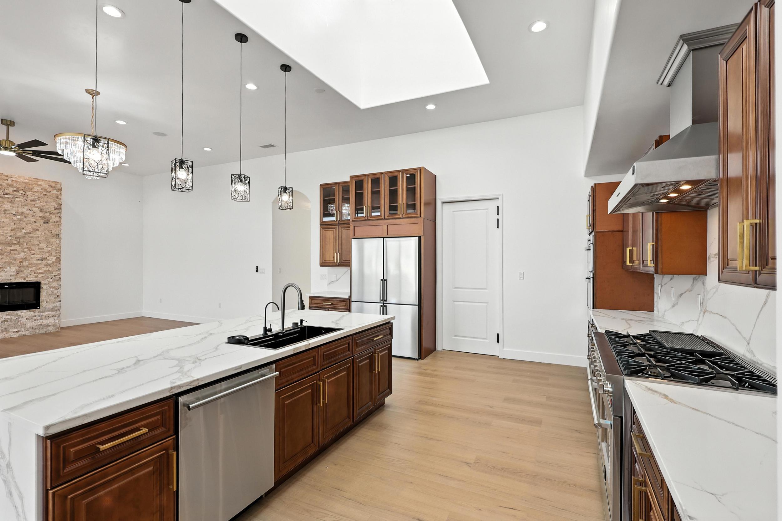 2012 Contreras Road NE