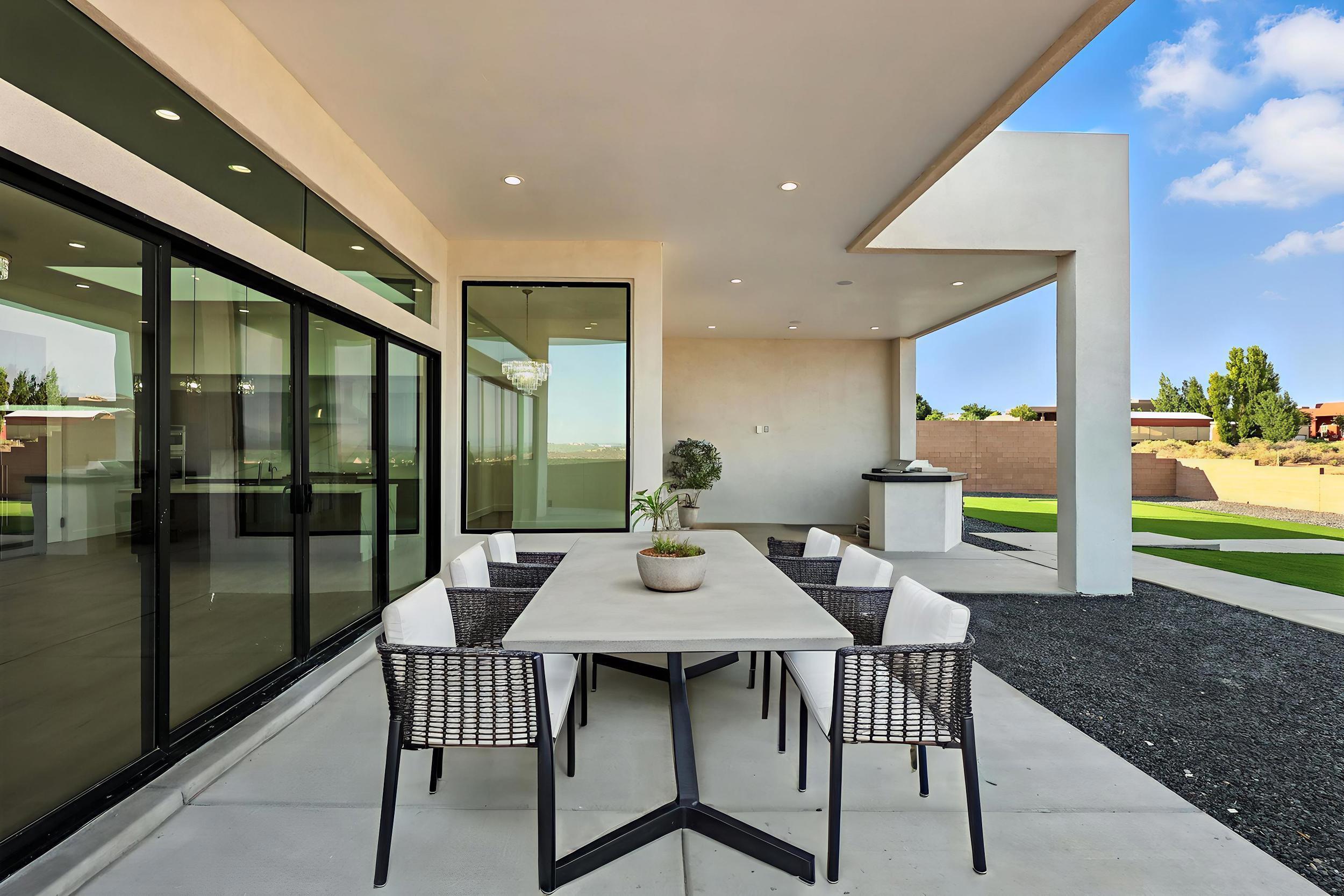 2012 Contreras Road NE