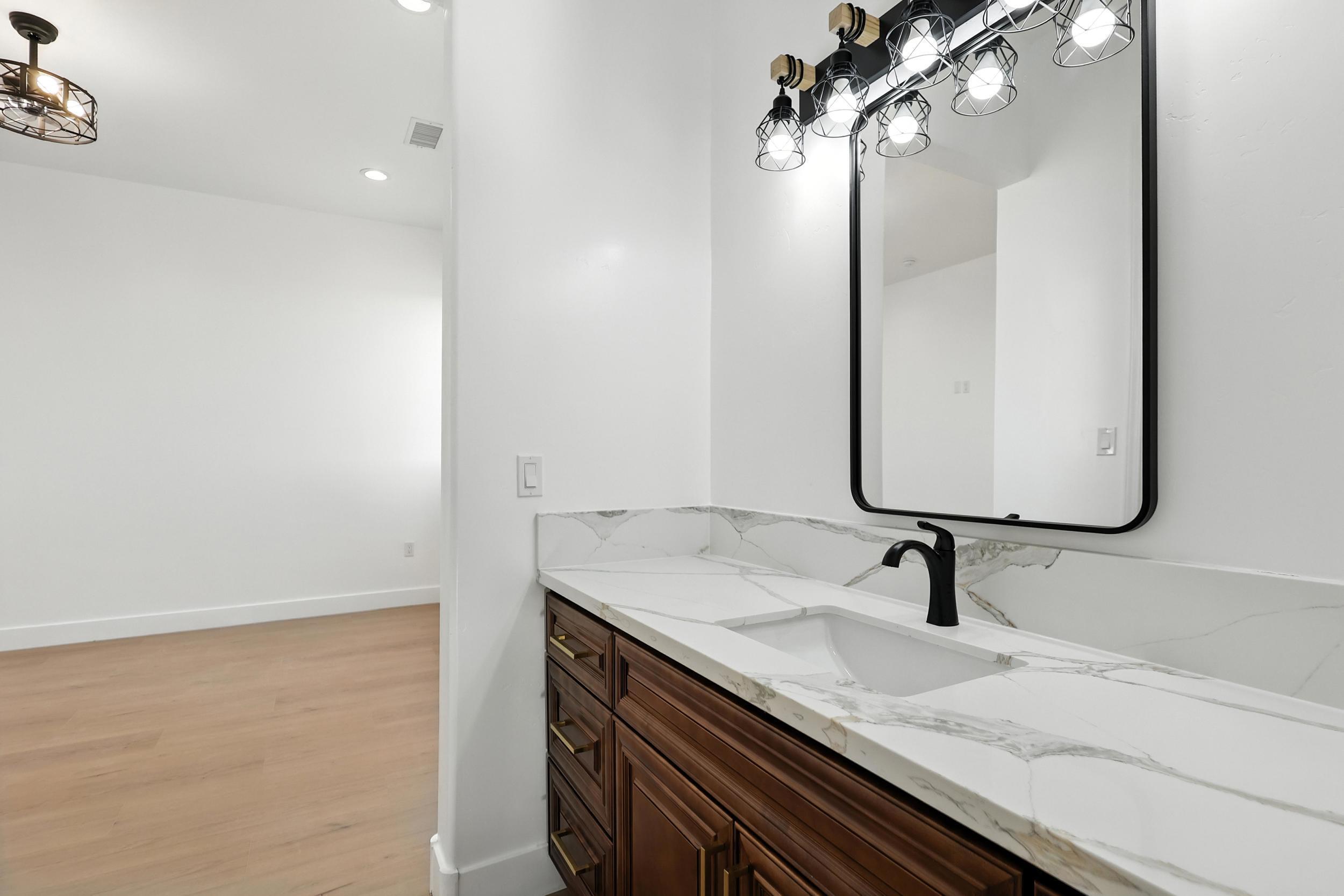 2012 Contreras Road NE