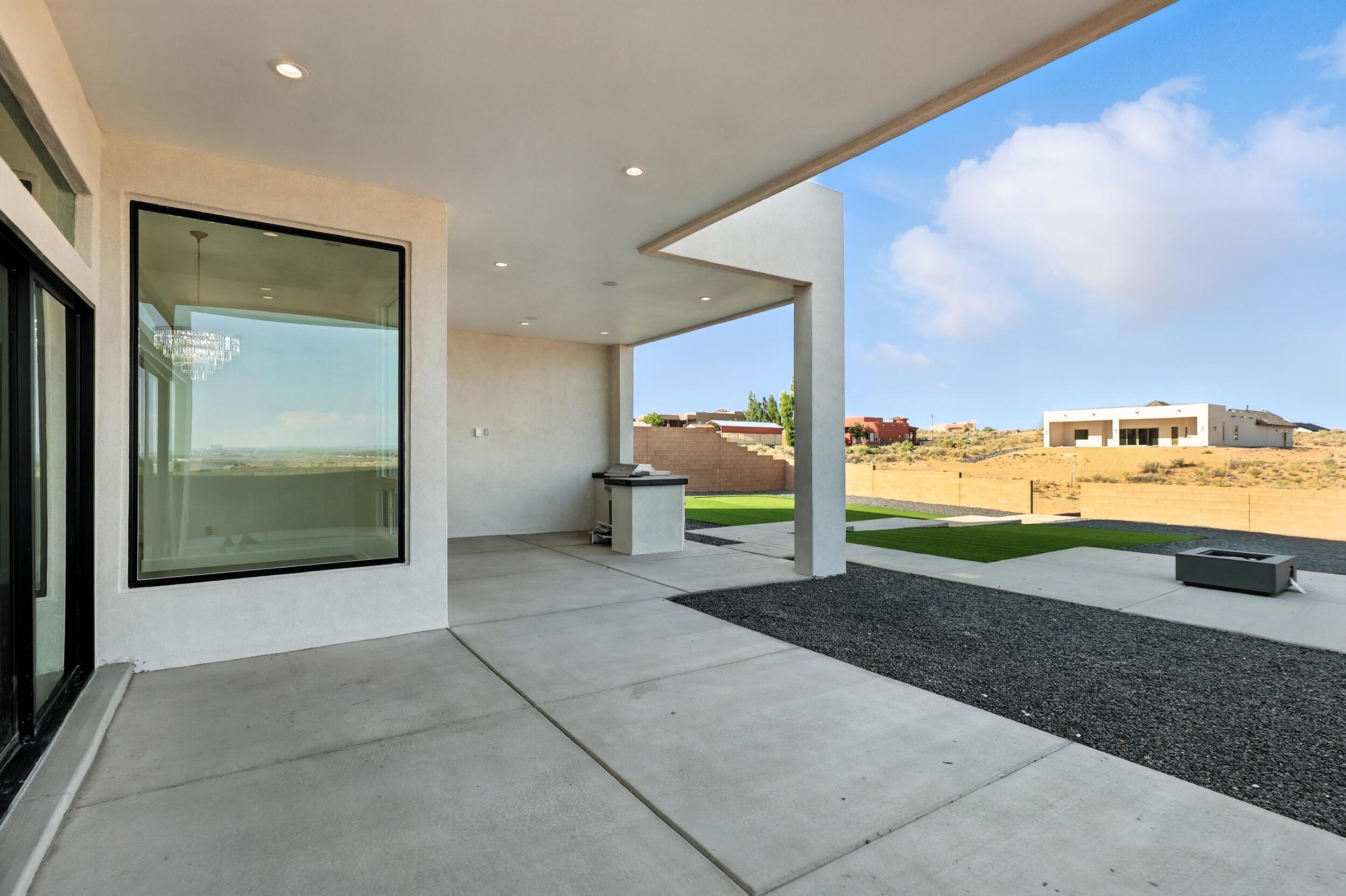 2012 Contreras Road NE