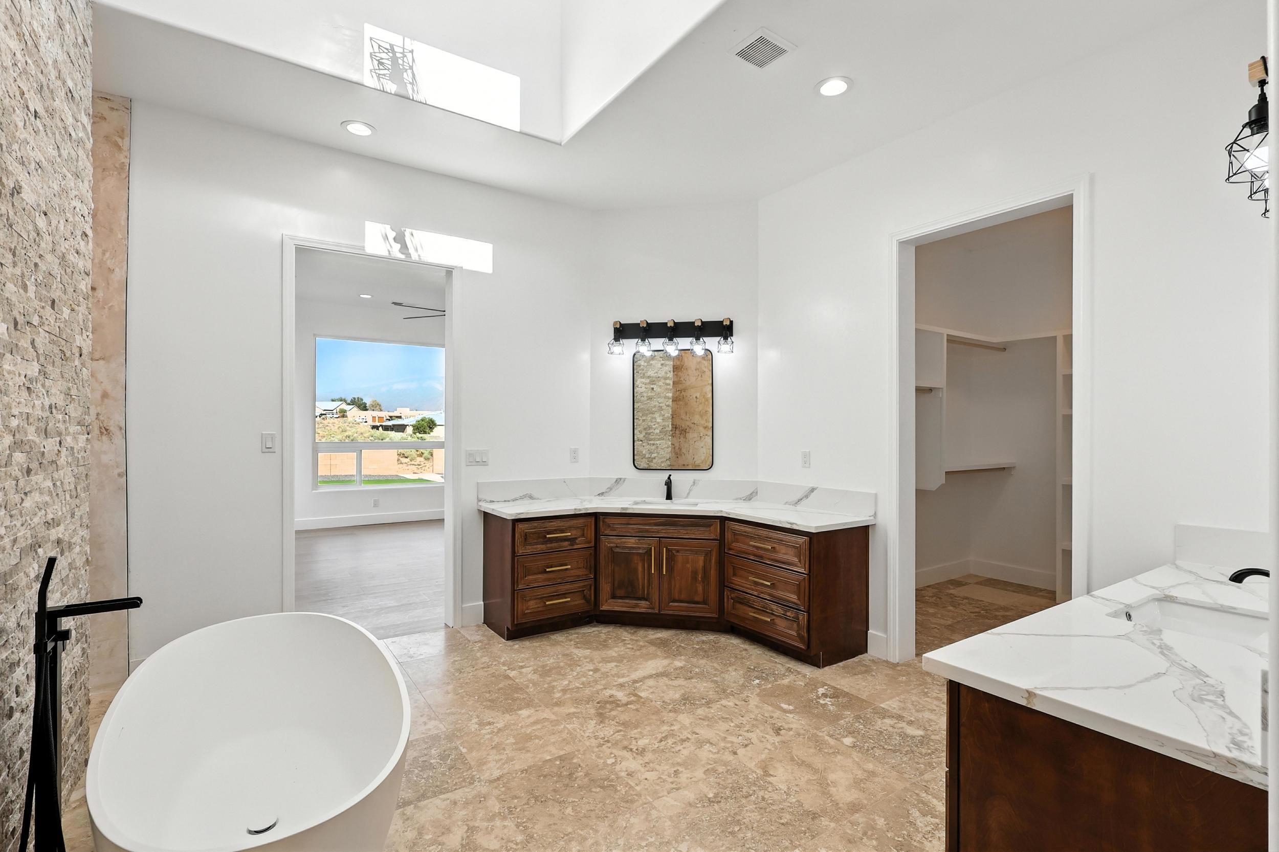2012 Contreras Road NE