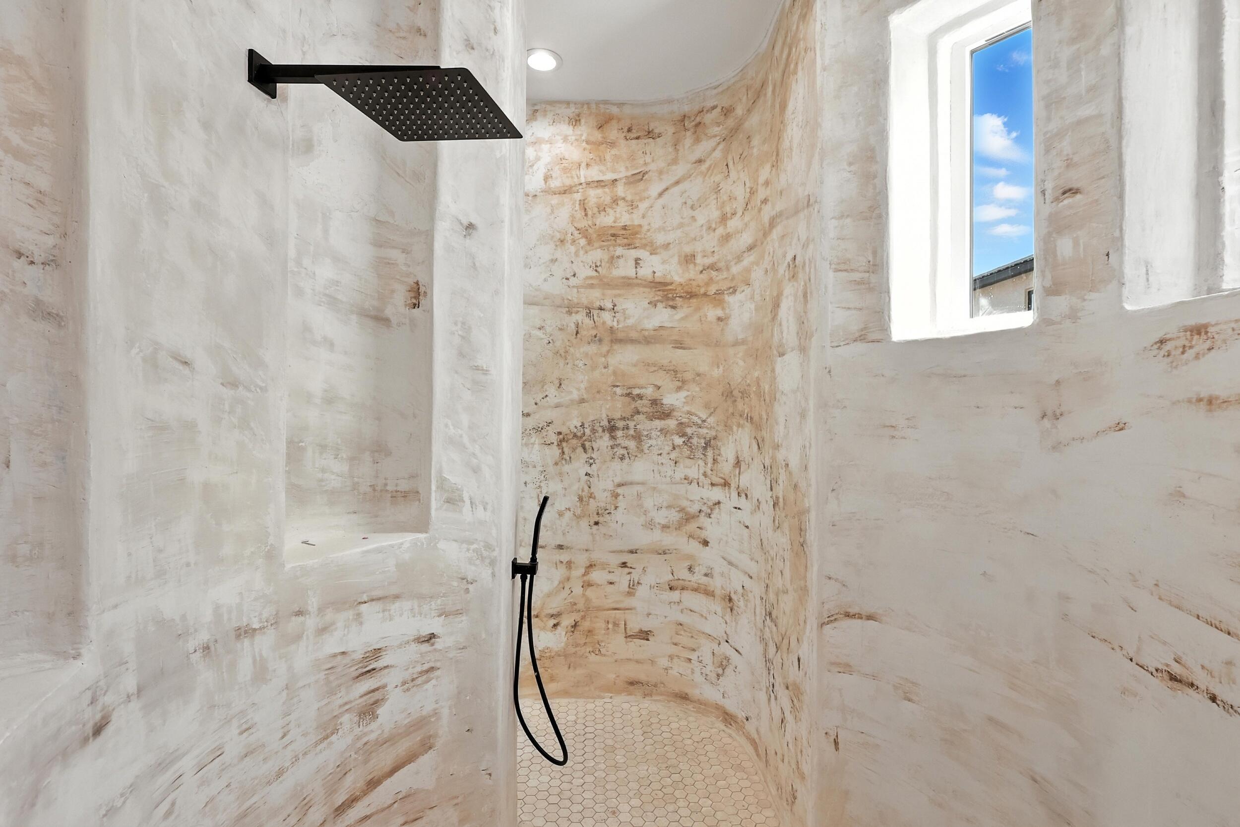 2012 Contreras Road NE