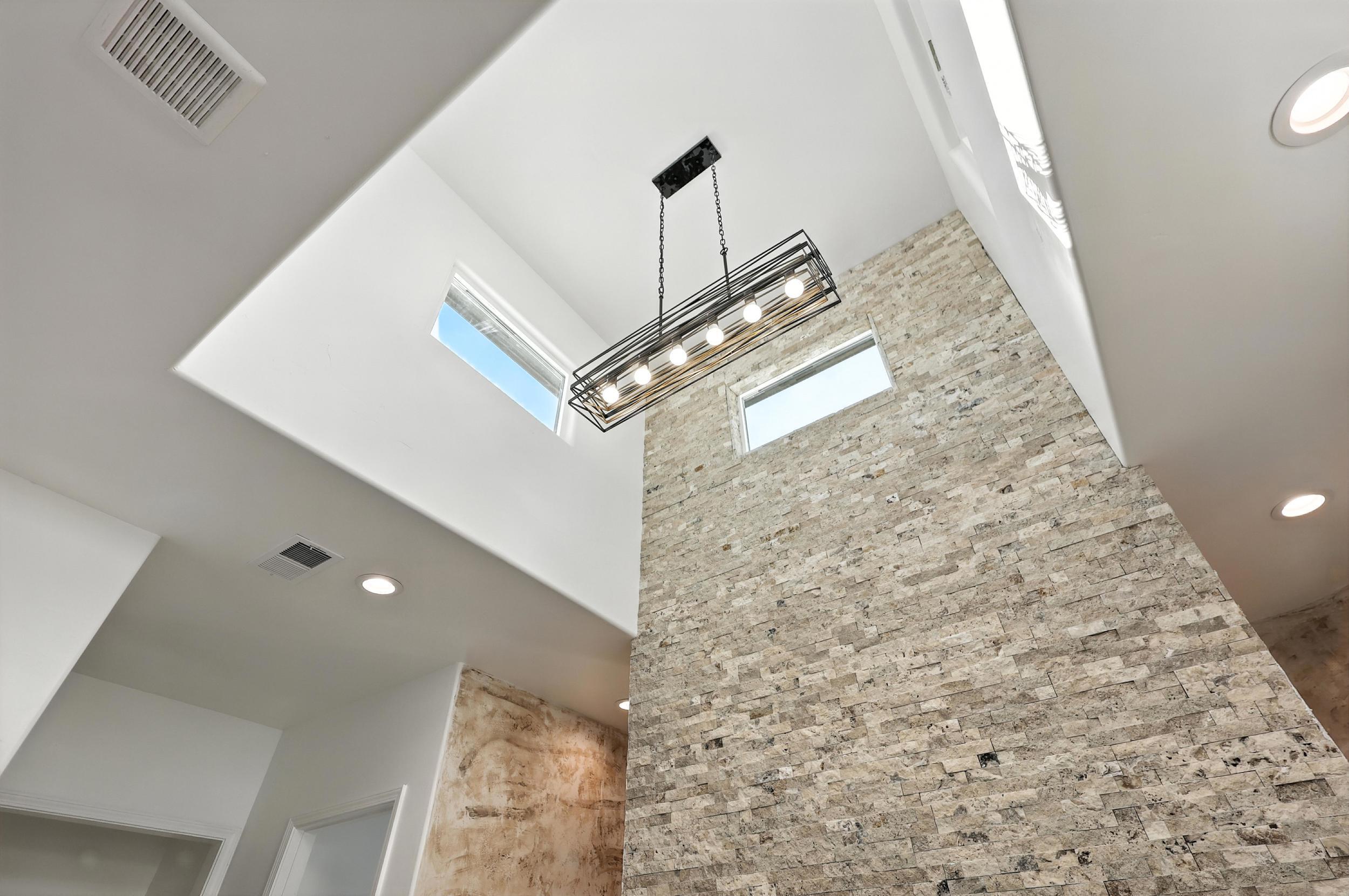 2012 Contreras Road NE