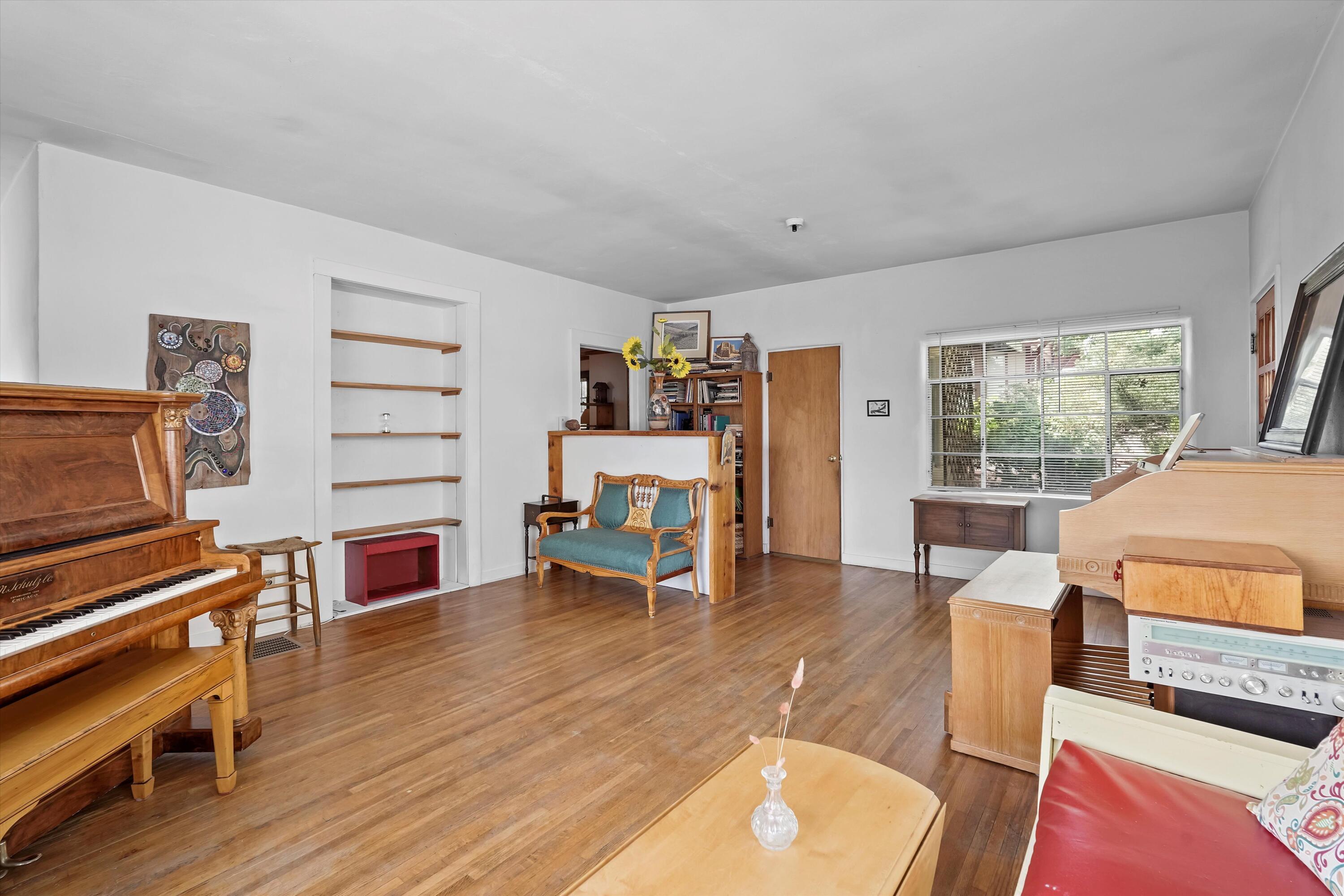 115 MAPLE Street NE