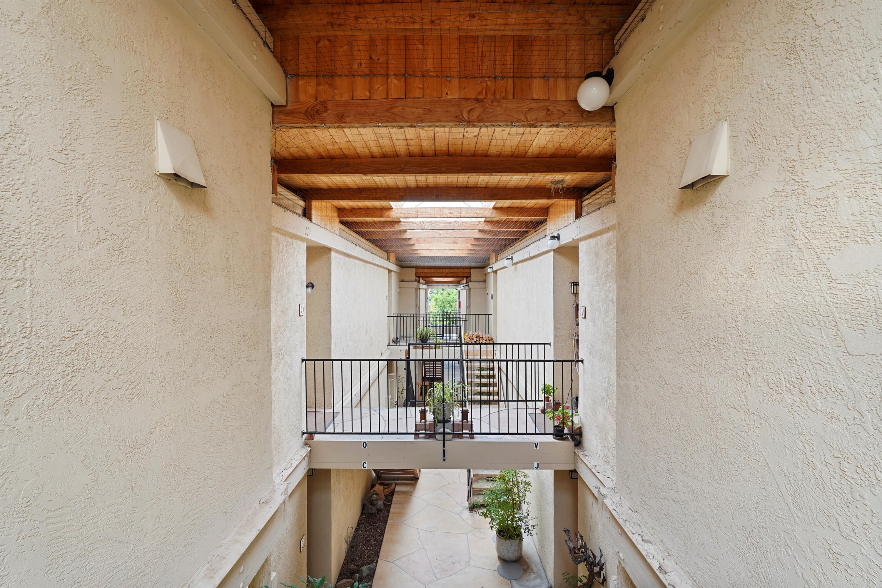 149 N CALLE OJO FELIZ B