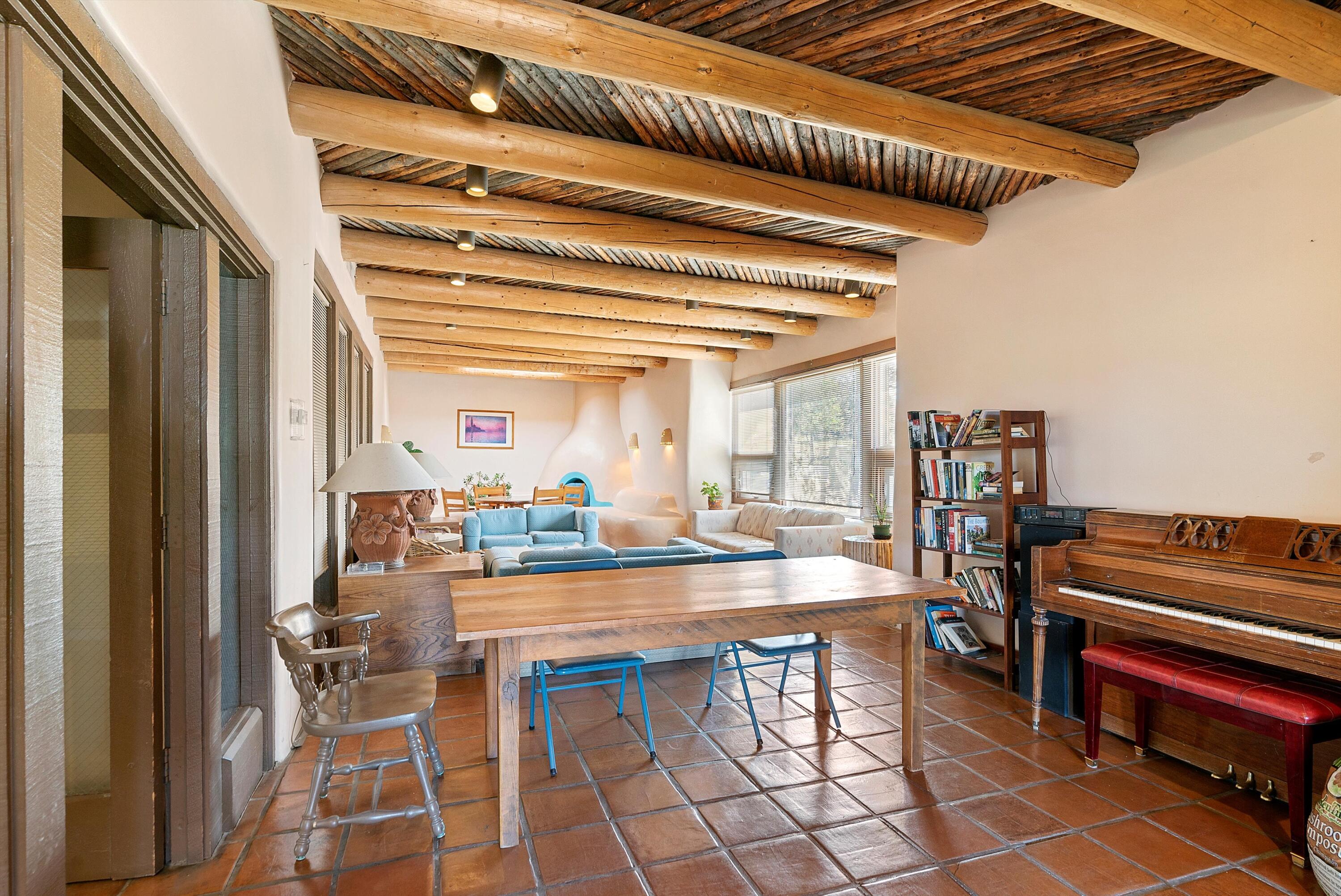 149 N CALLE OJO FELIZ B