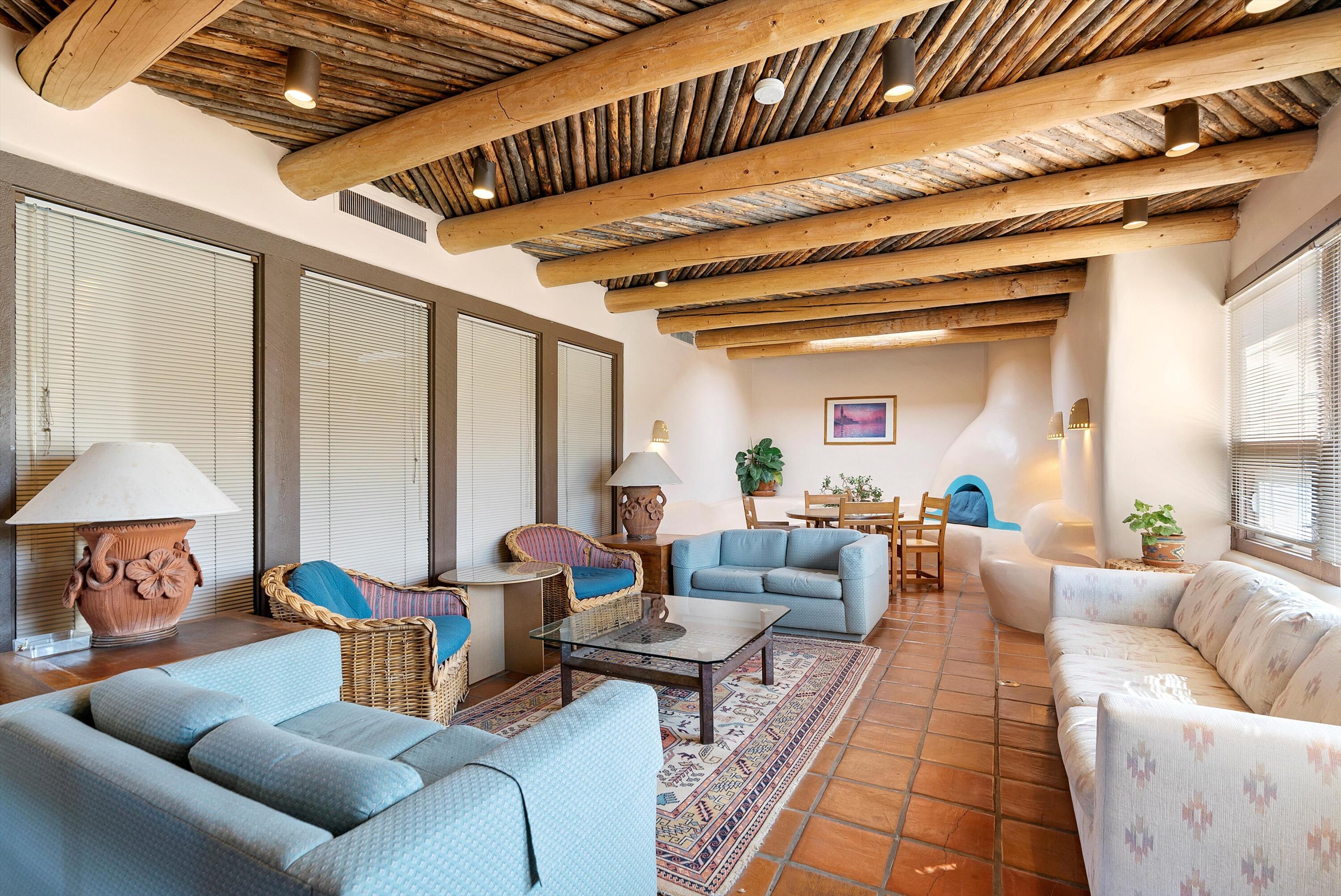 149 N CALLE OJO FELIZ B