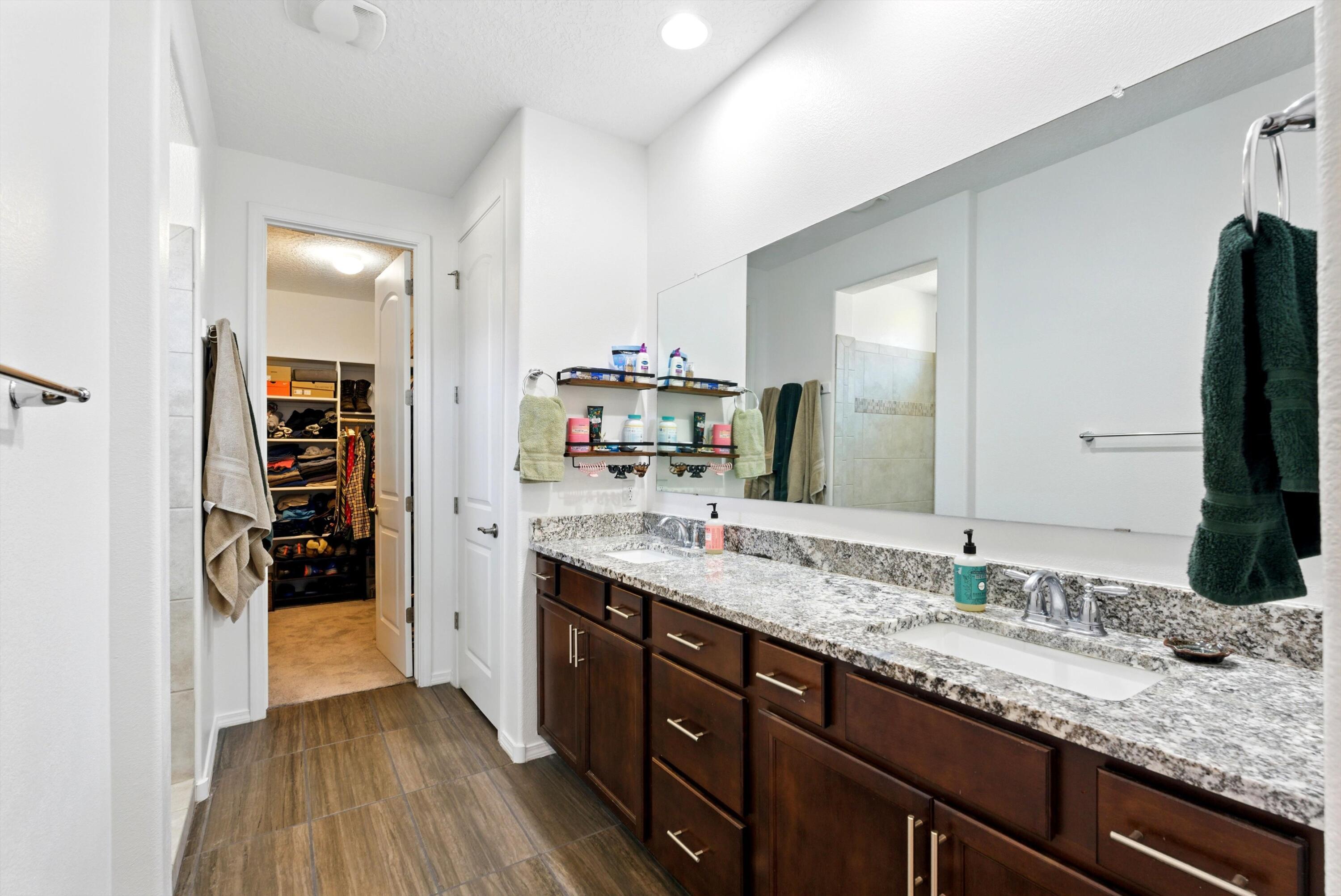 6215 BRYCE CANYON Lane NE