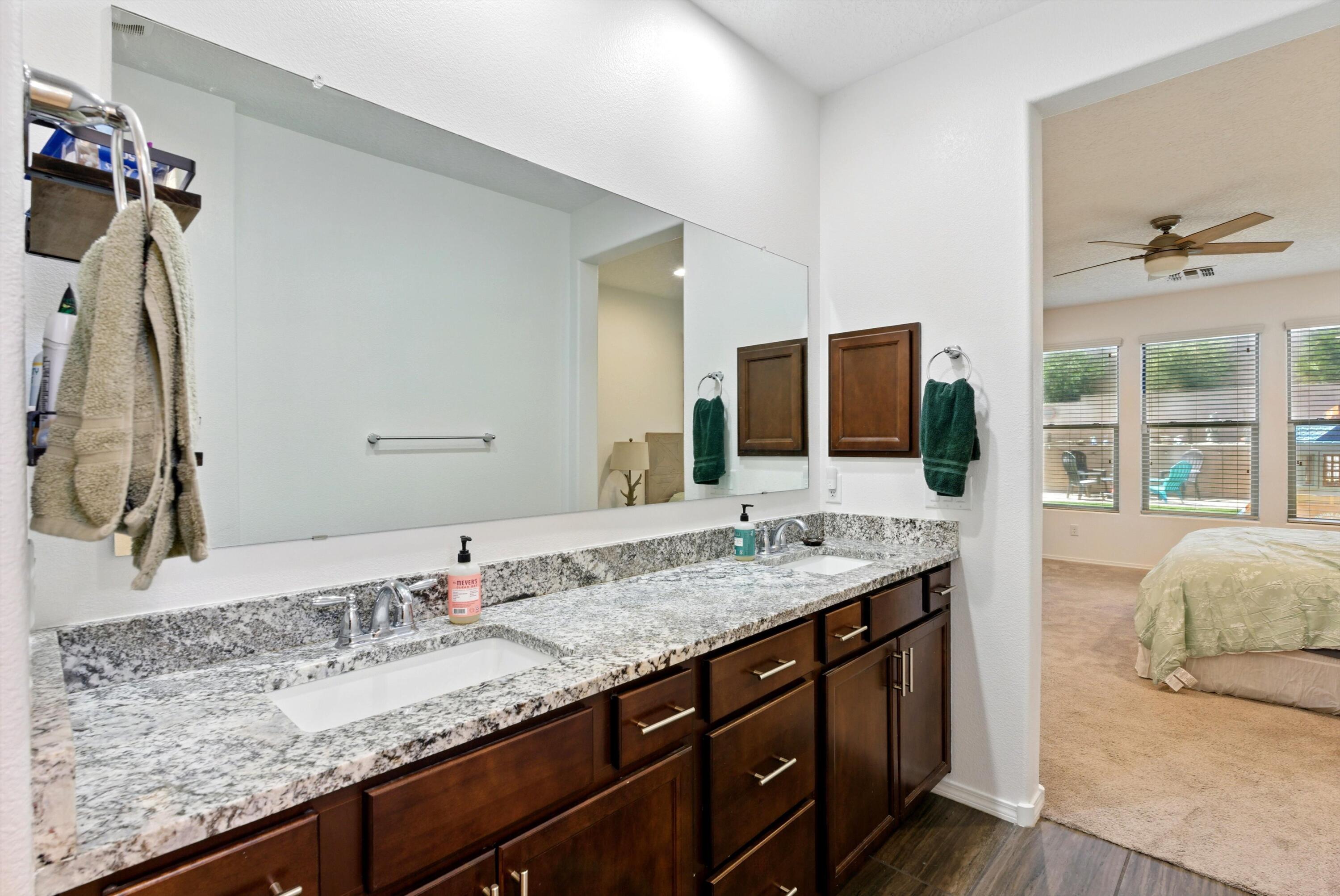 6215 BRYCE CANYON Lane NE