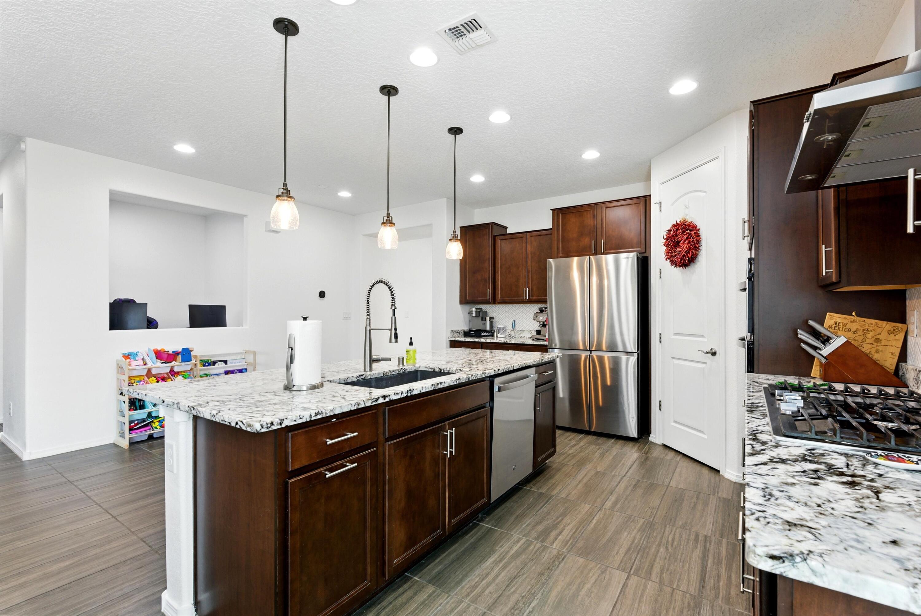 6215 BRYCE CANYON Lane NE