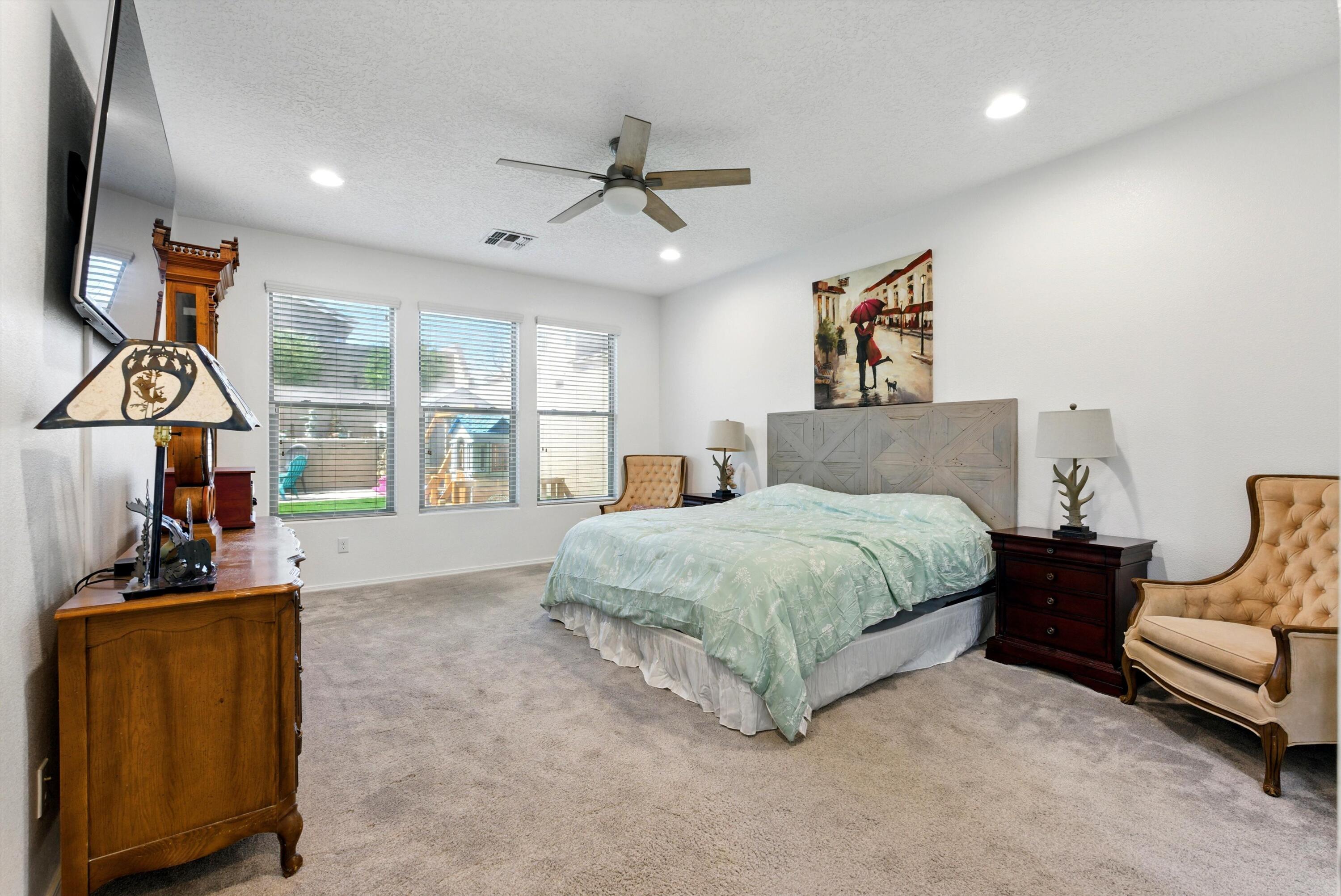 6215 BRYCE CANYON Lane NE