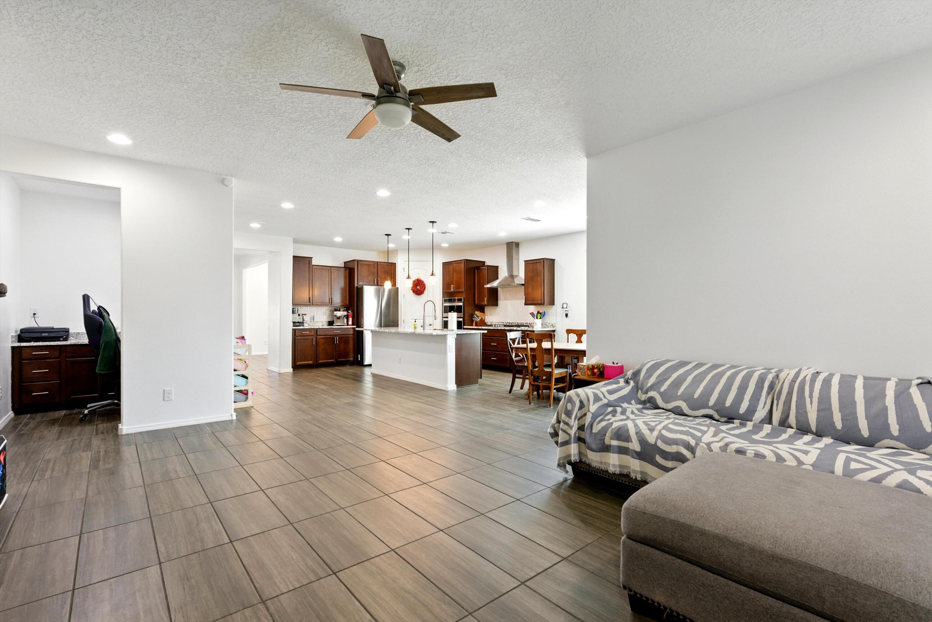 6215 BRYCE CANYON Lane NE