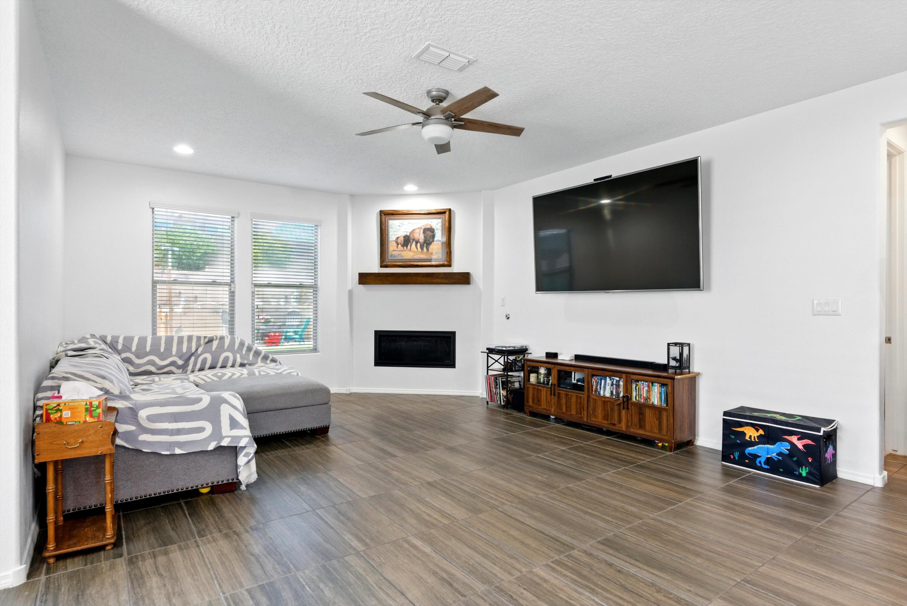 6215 BRYCE CANYON Lane NE