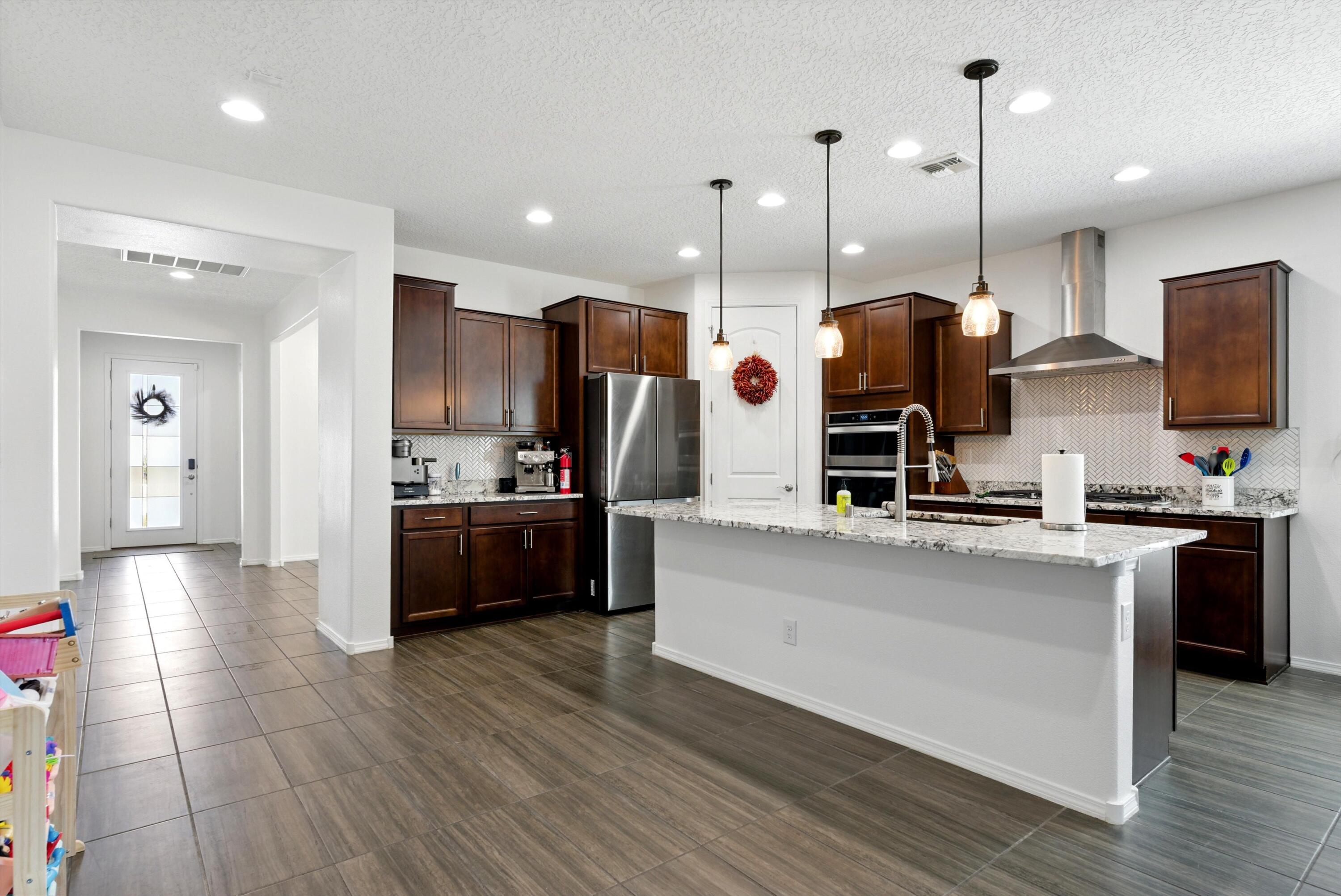 6215 BRYCE CANYON Lane NE