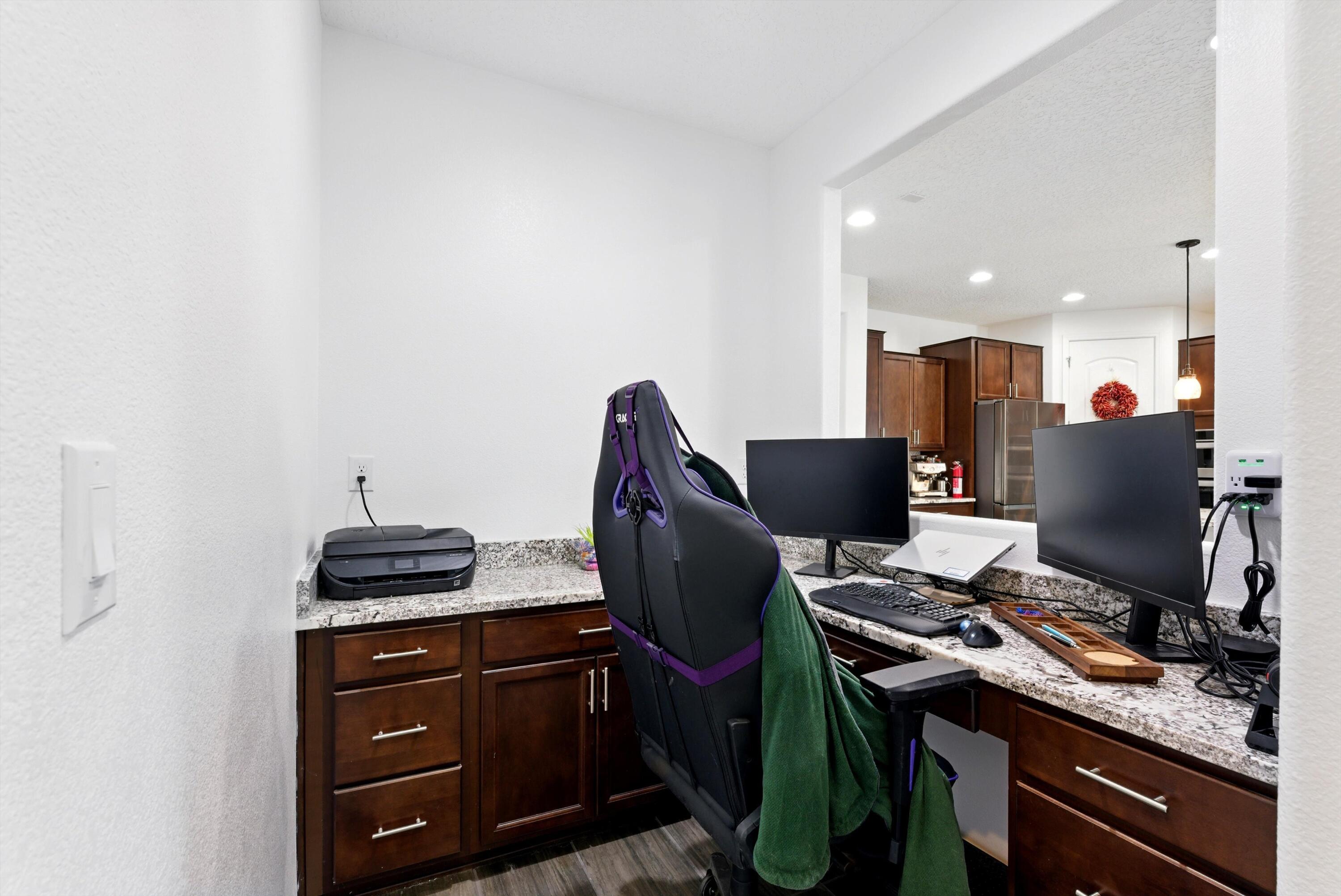 6215 BRYCE CANYON Lane NE