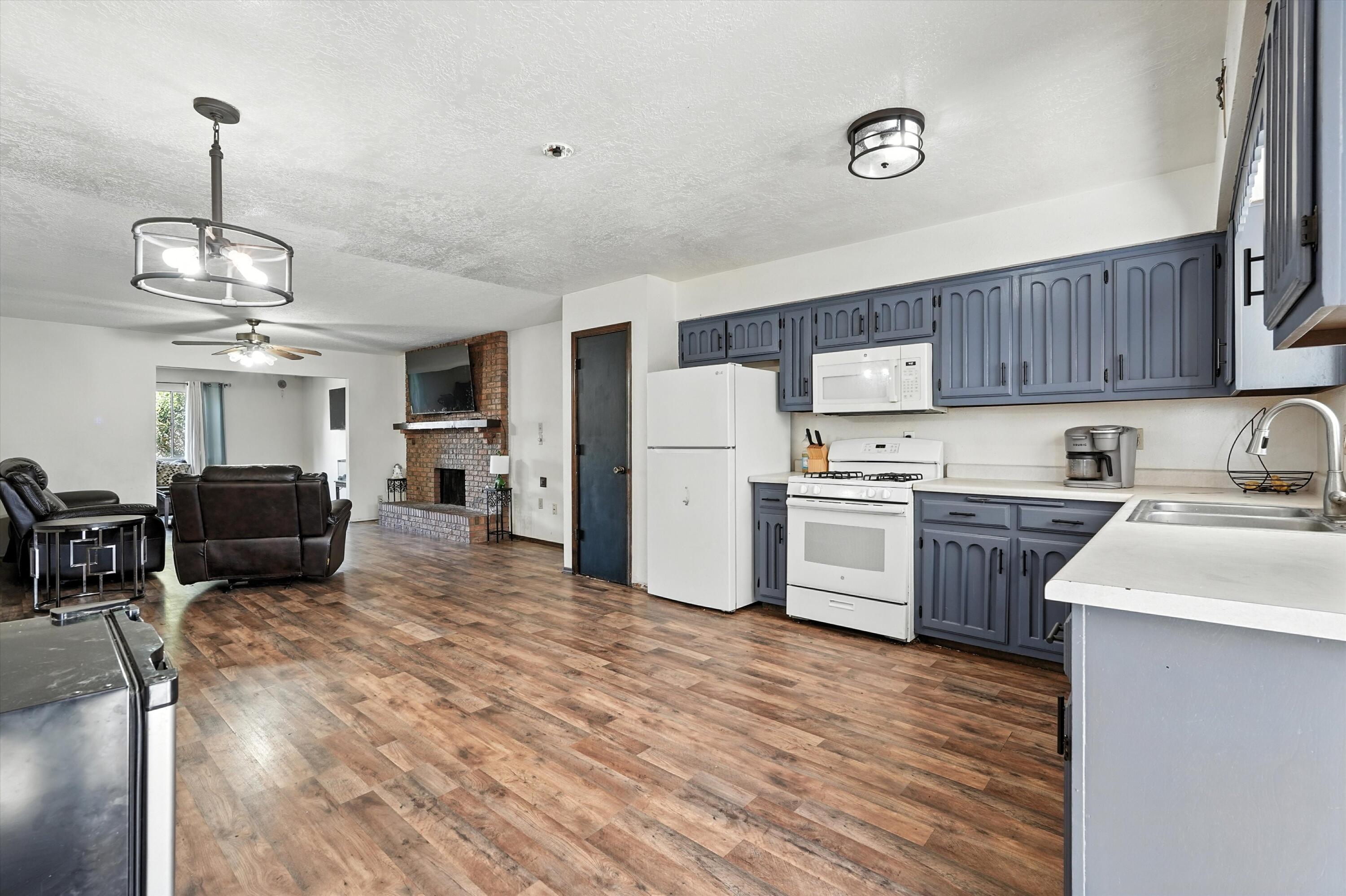 12412 ROSEMONT Avenue NE