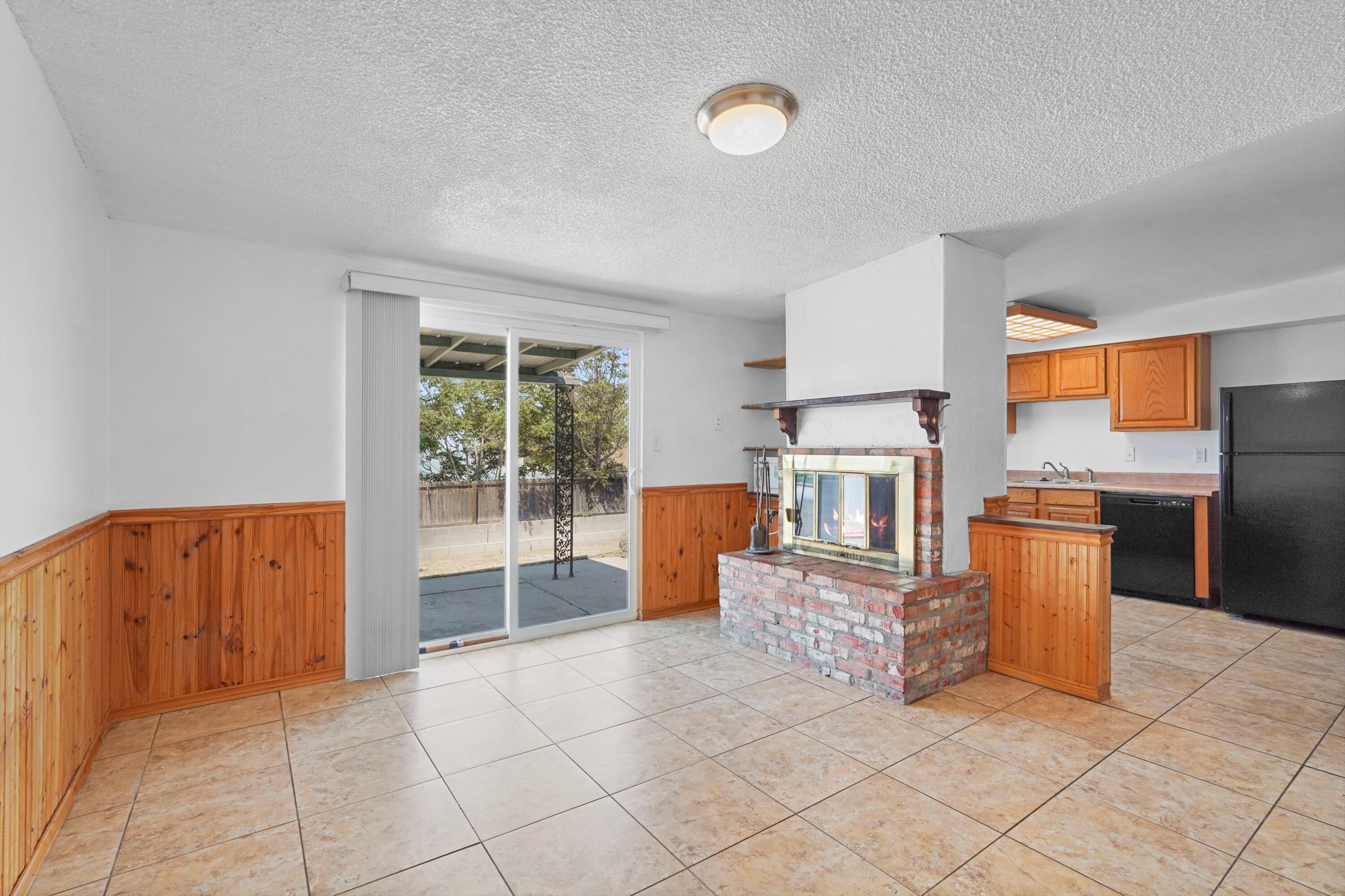 1237 HUPMOBILE Drive NE