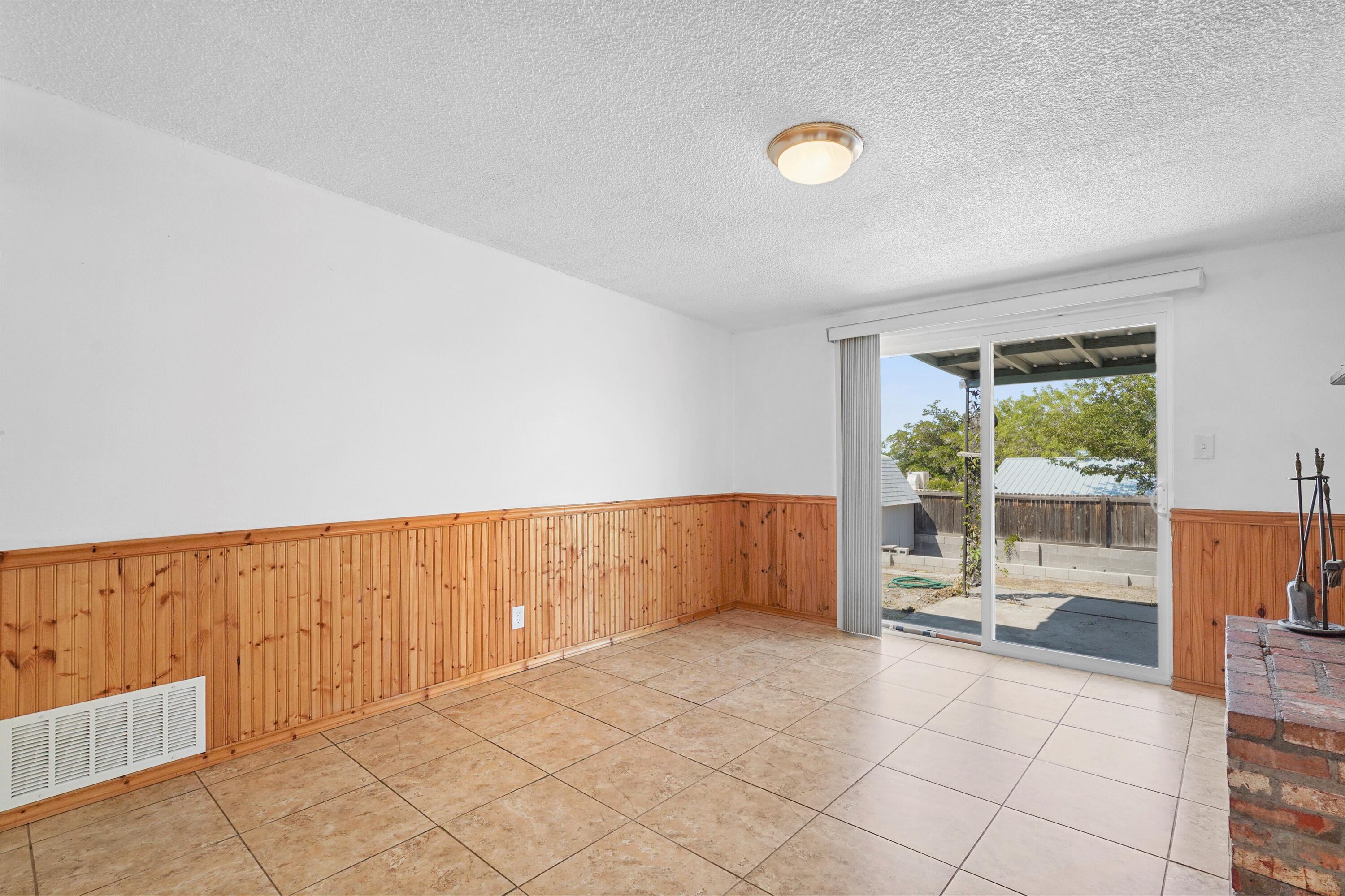 1237 HUPMOBILE Drive NE