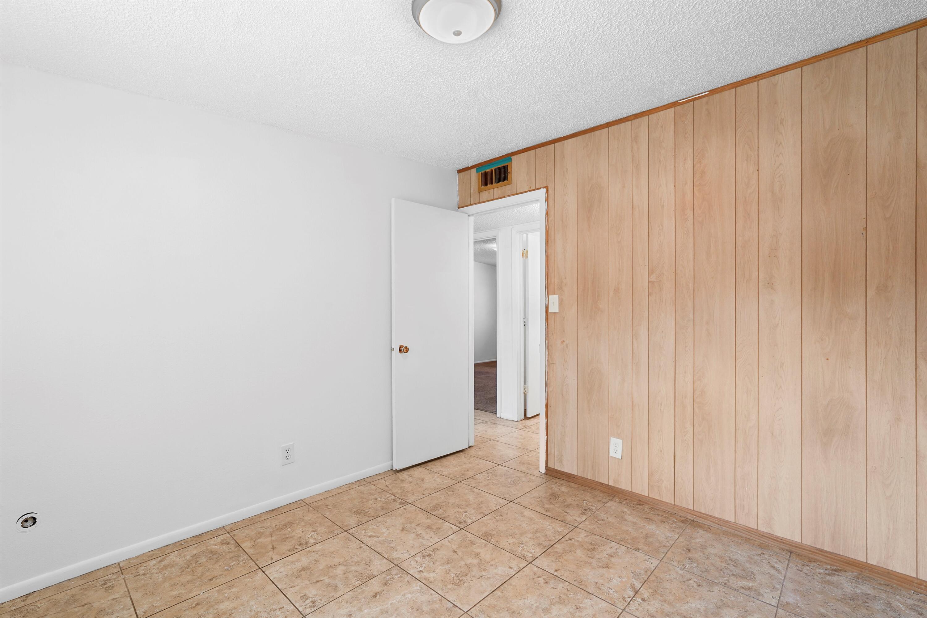 1237 HUPMOBILE Drive NE