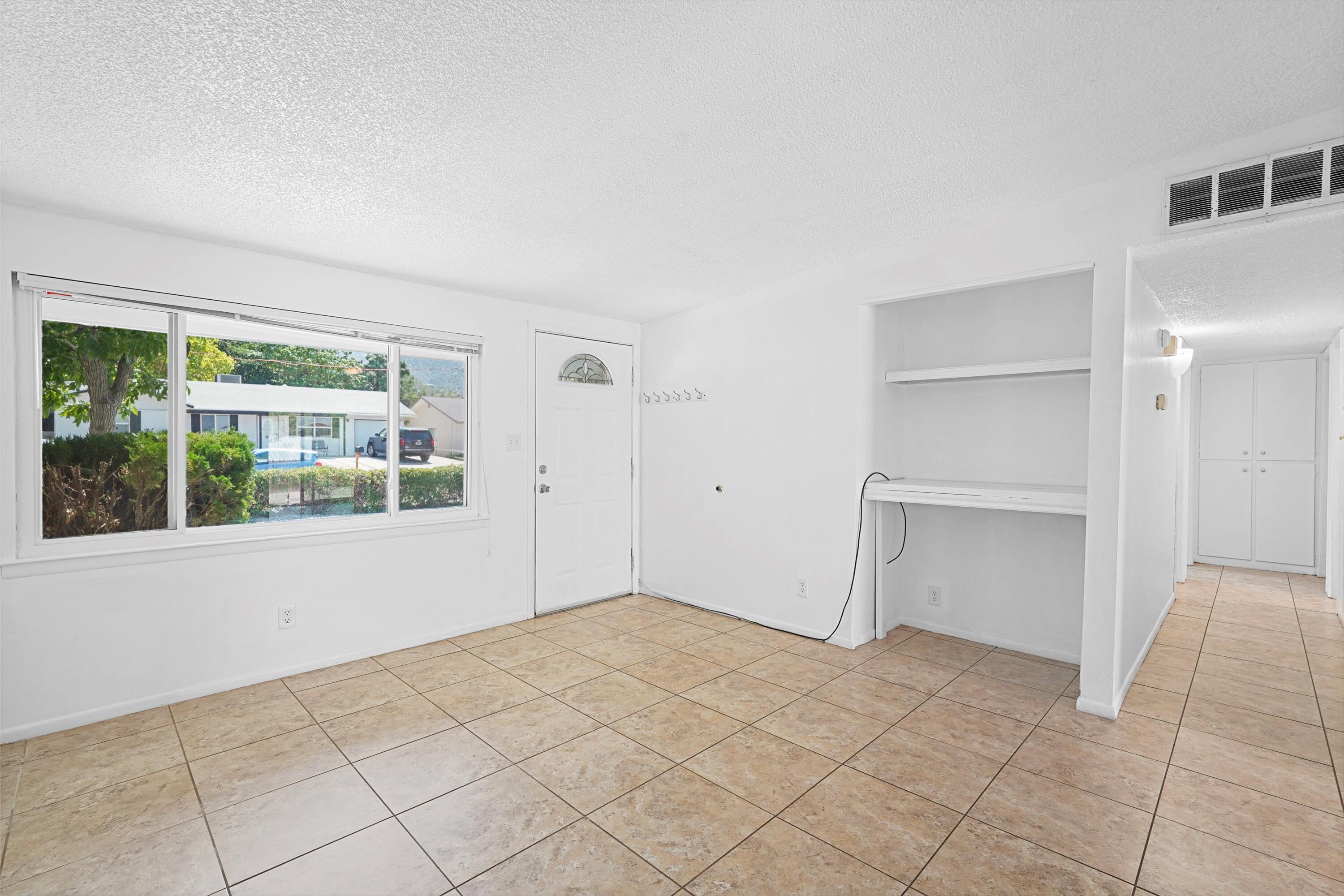1237 HUPMOBILE Drive NE