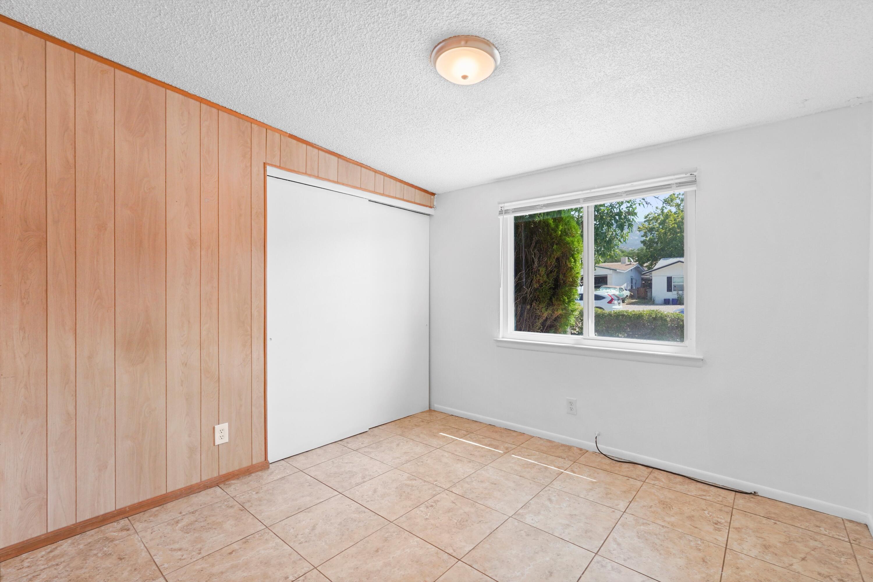 1237 HUPMOBILE Drive NE