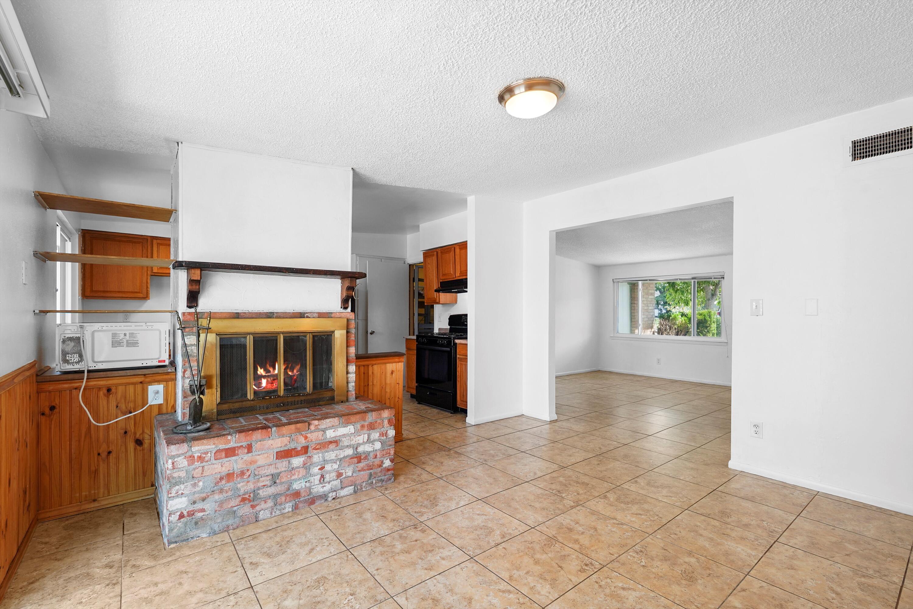 1237 HUPMOBILE Drive NE