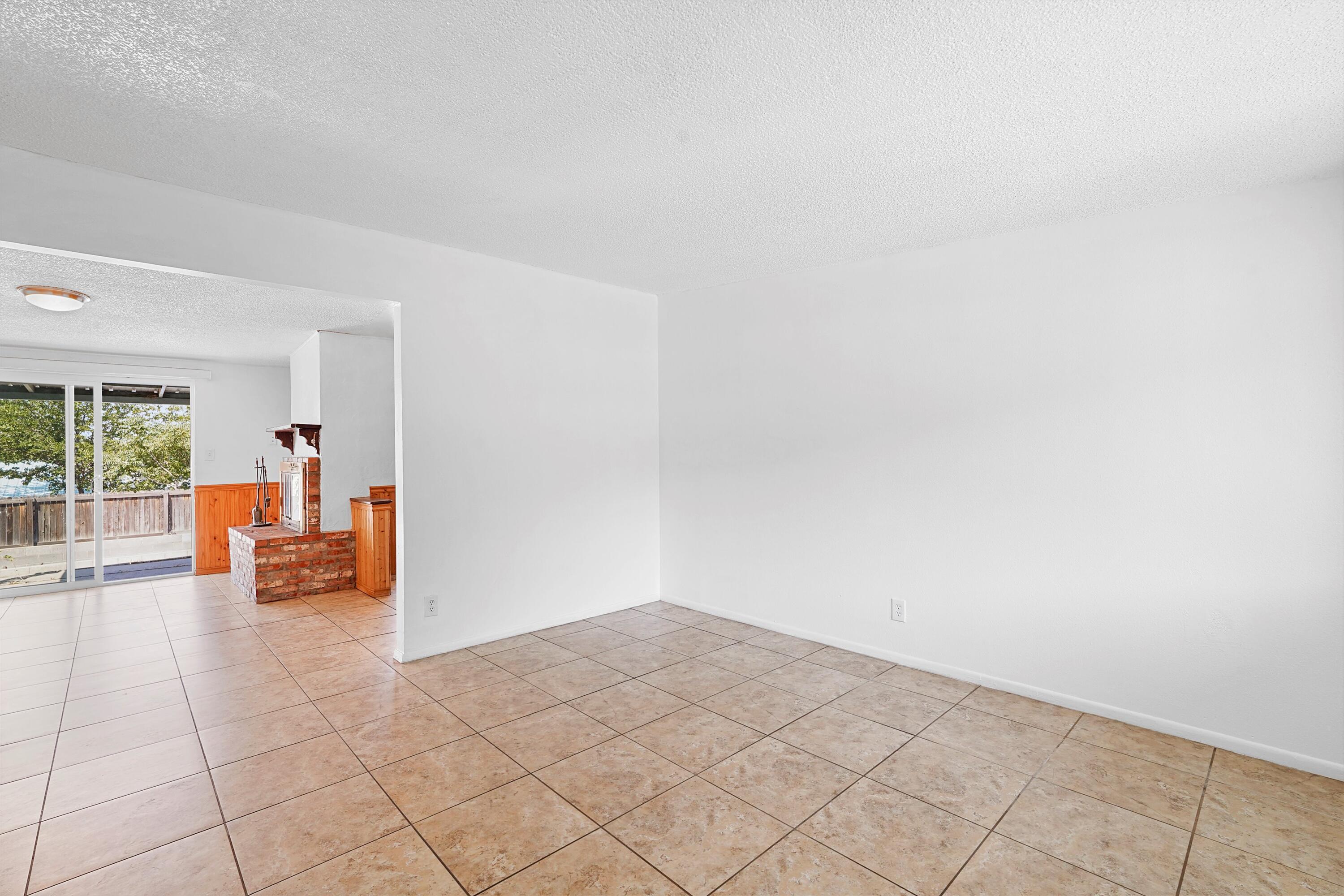 1237 HUPMOBILE Drive NE