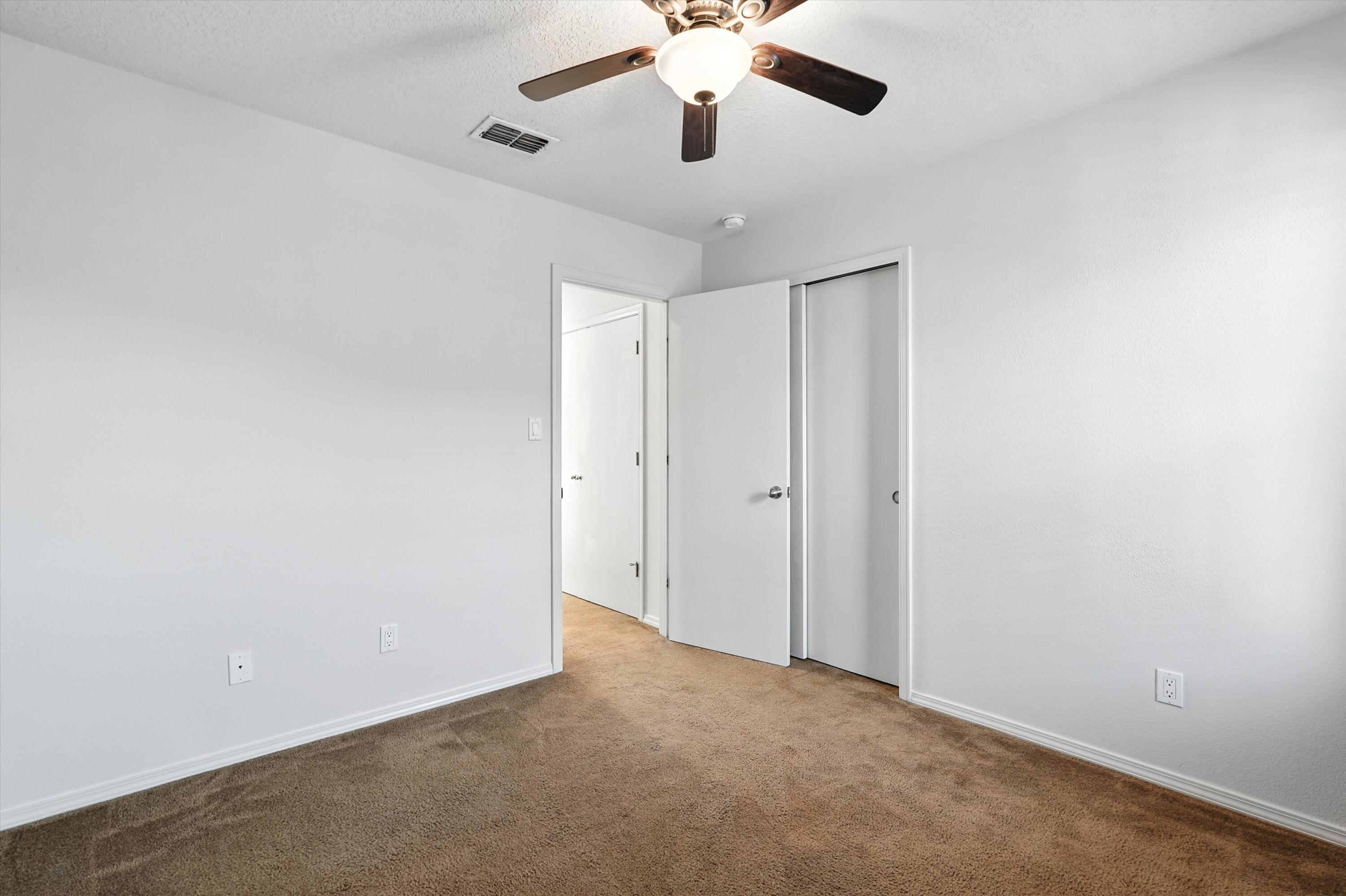 147 OAKWOOD Court SW