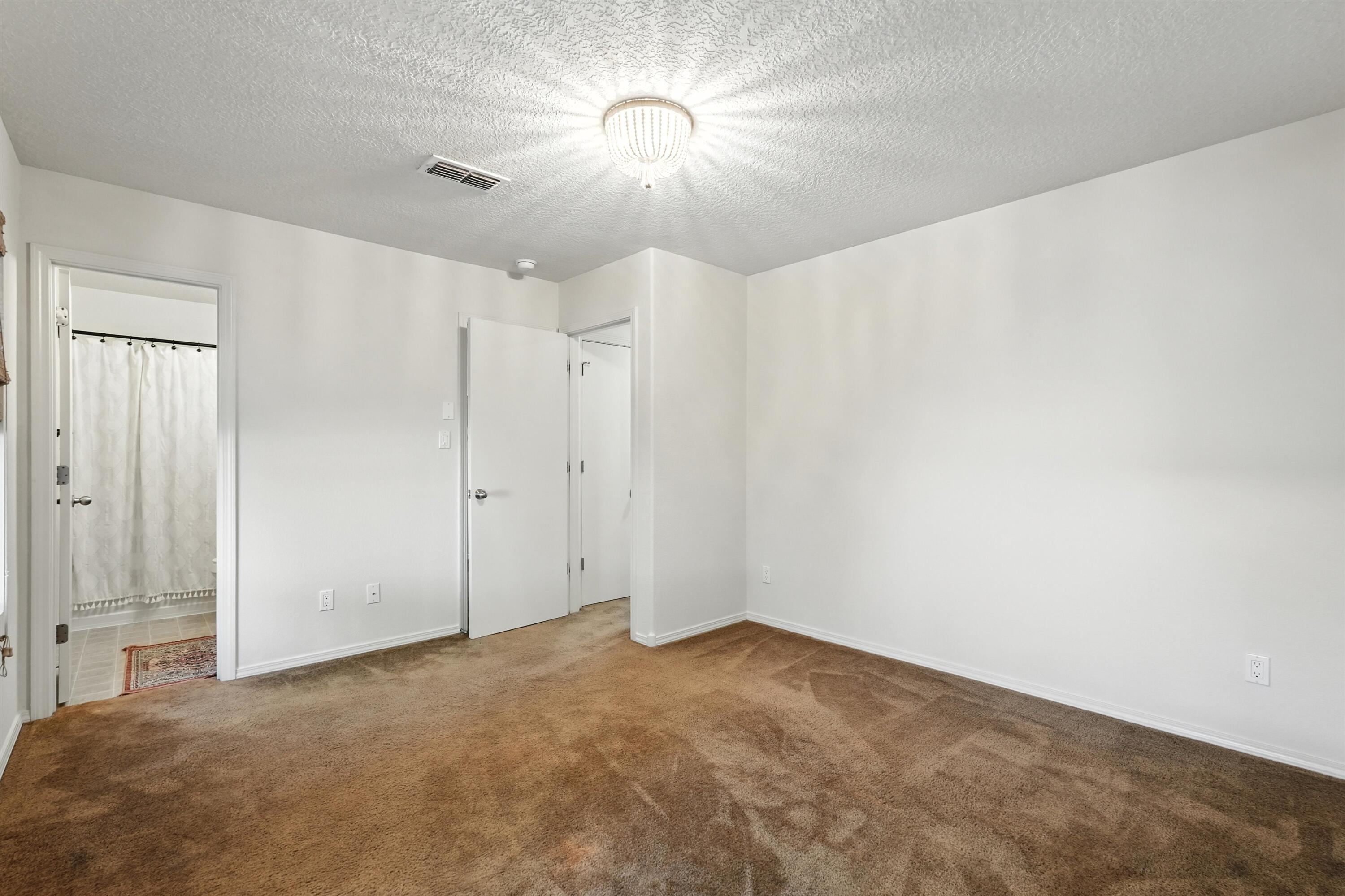 147 OAKWOOD Court SW