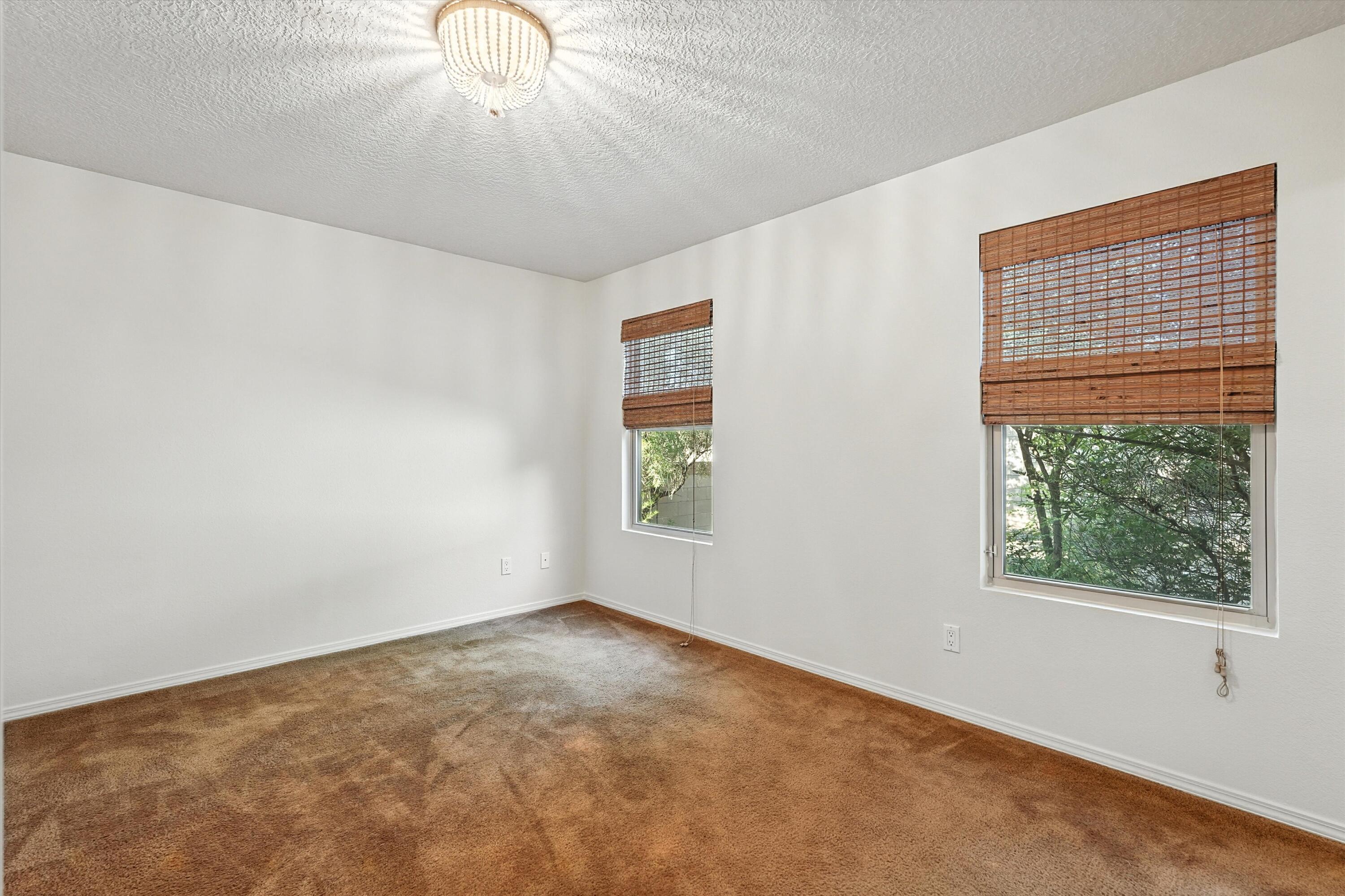 147 OAKWOOD Court SW