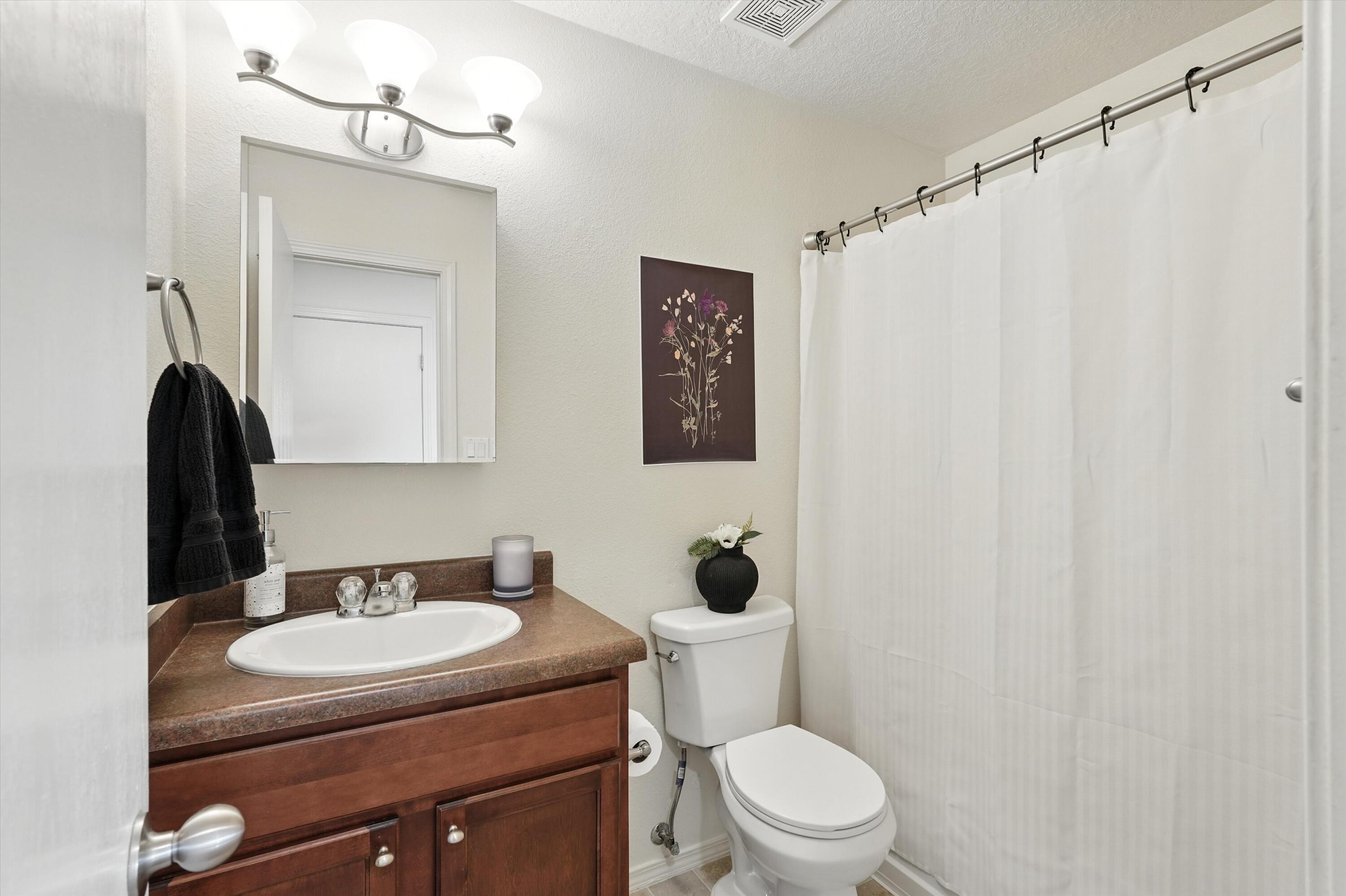 147 OAKWOOD Court SW