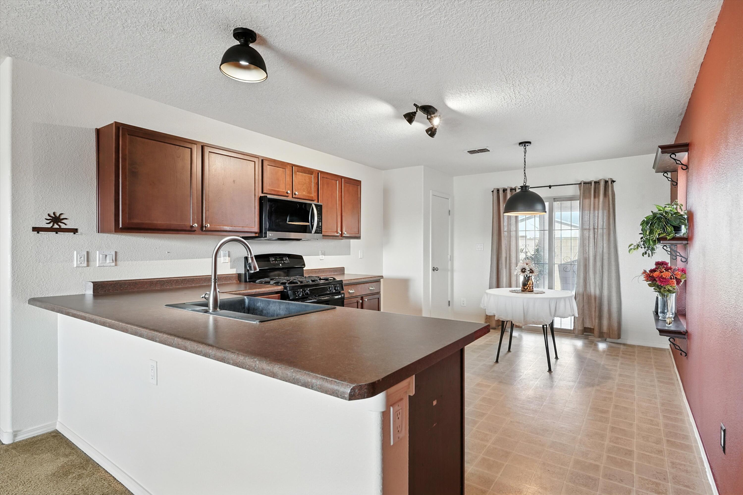 147 OAKWOOD Court SW