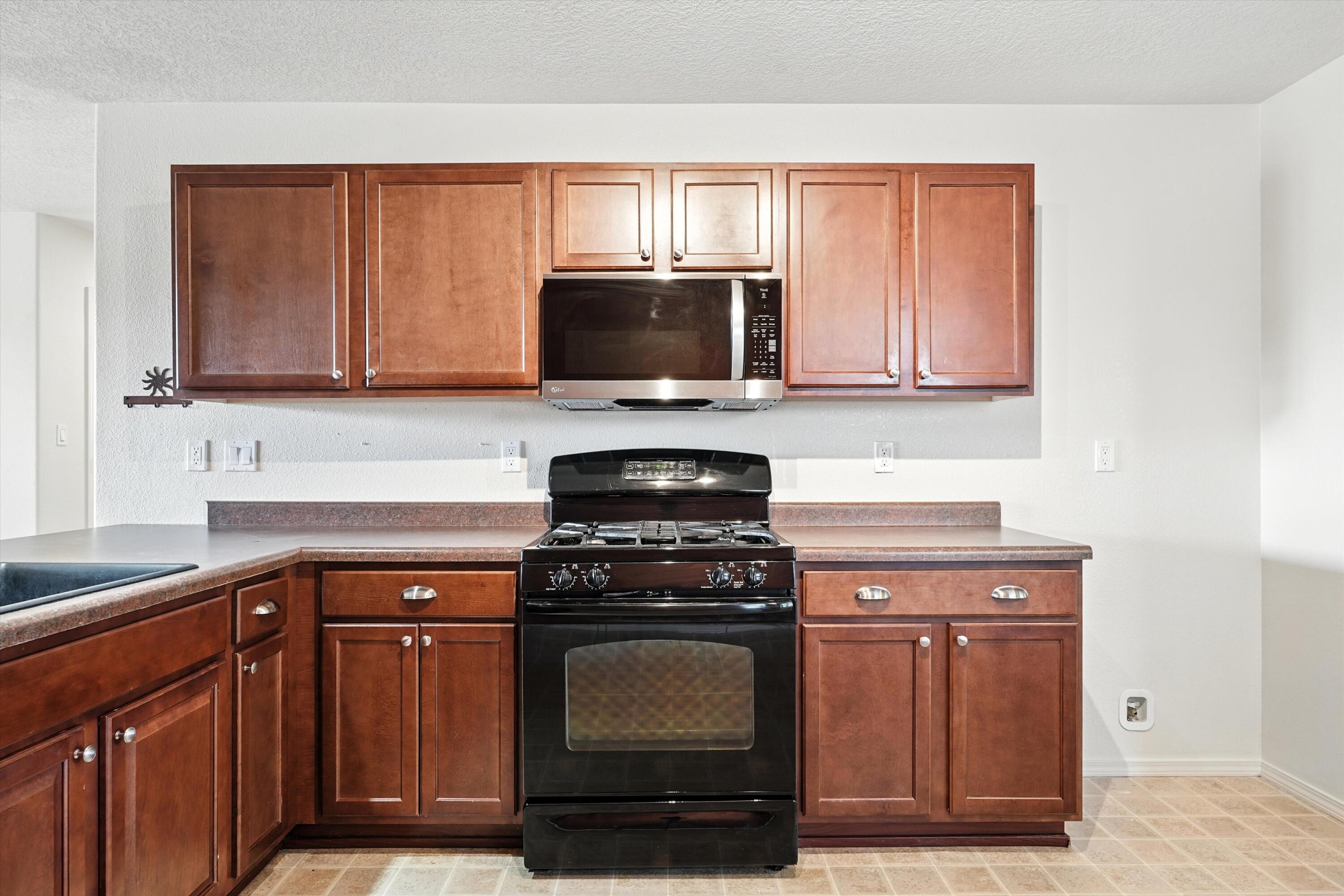 147 OAKWOOD Court SW