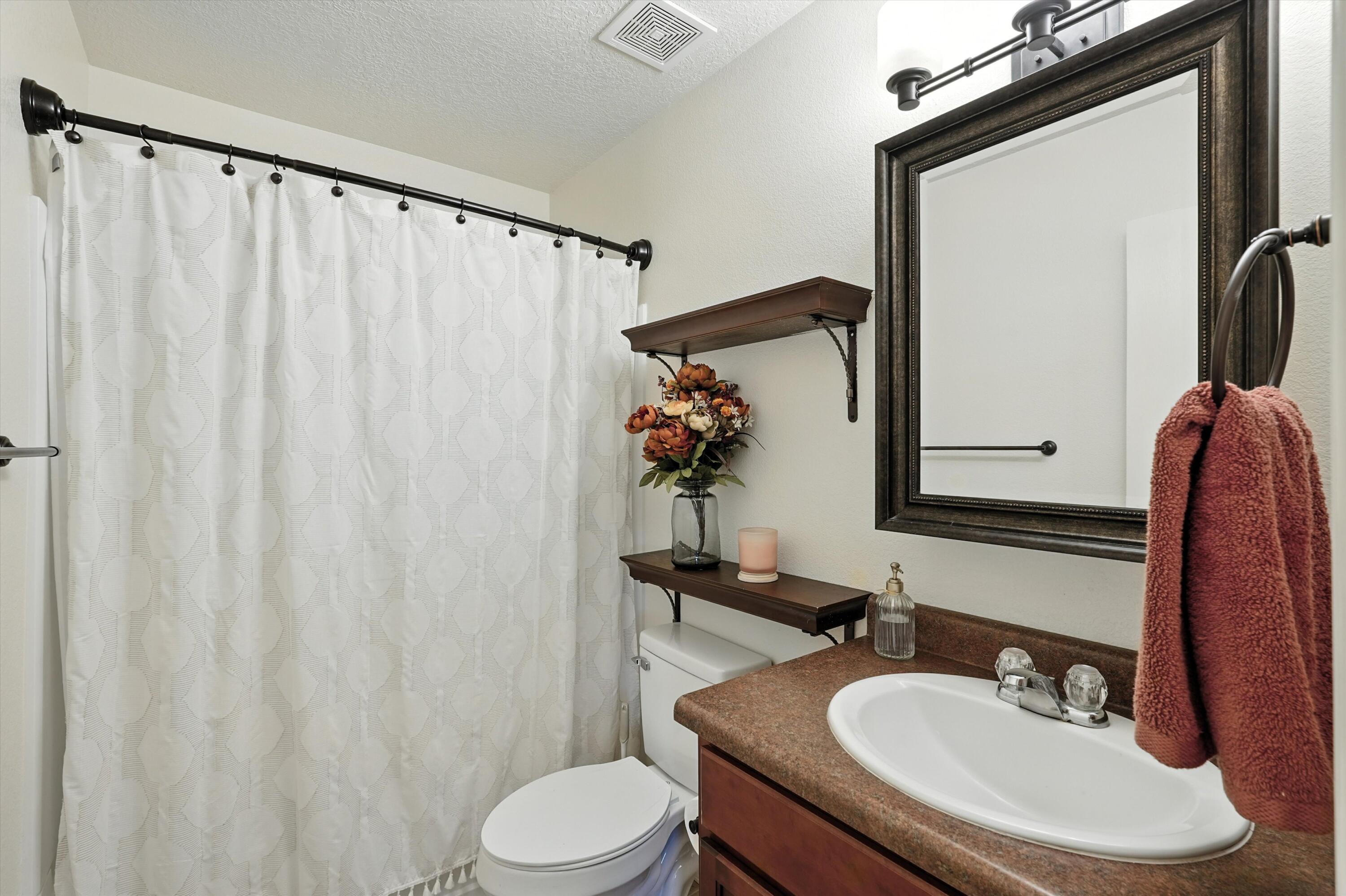 147 OAKWOOD Court SW