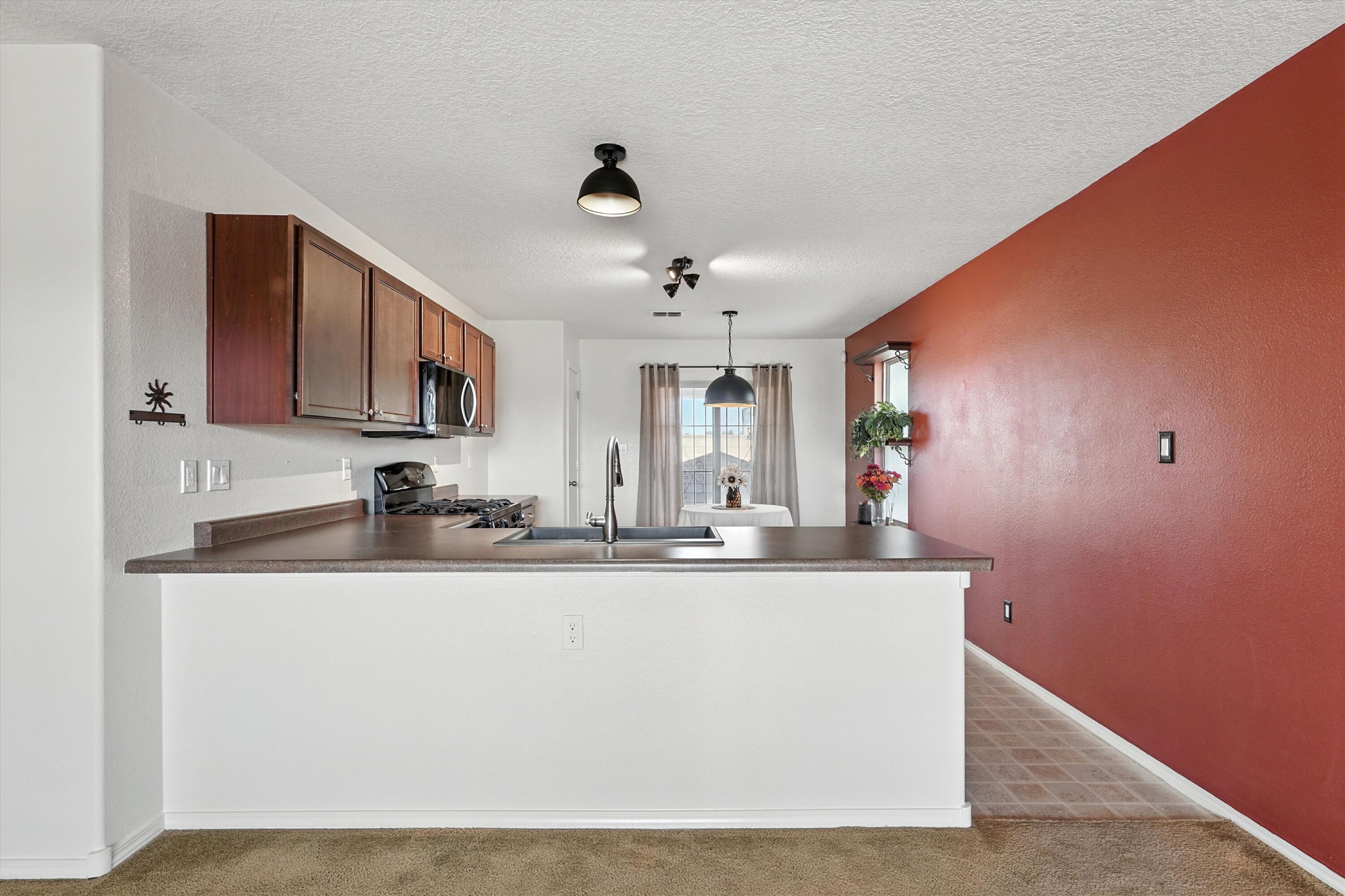 147 OAKWOOD Court SW