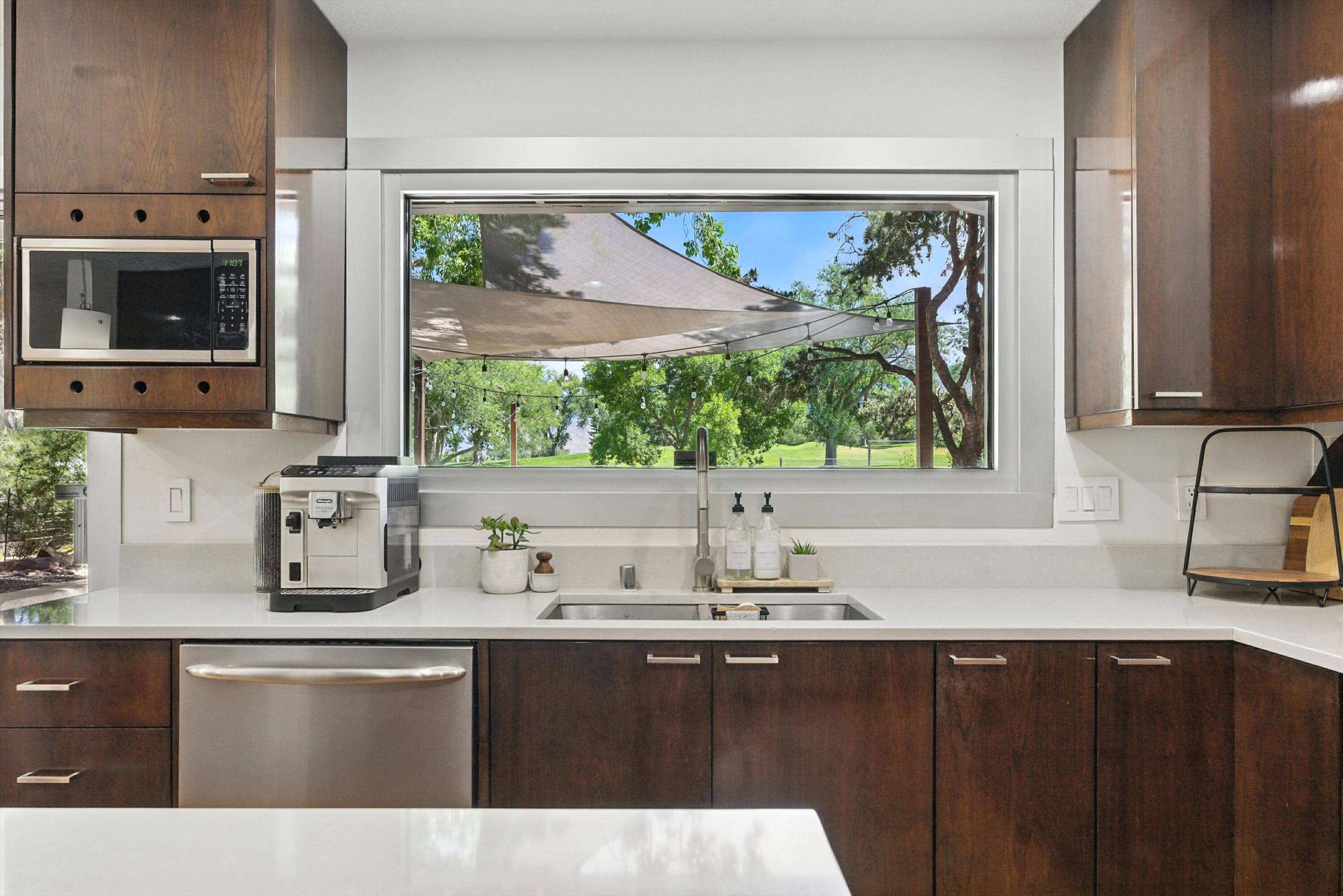 1111 CUATRO CERROS Trail SE