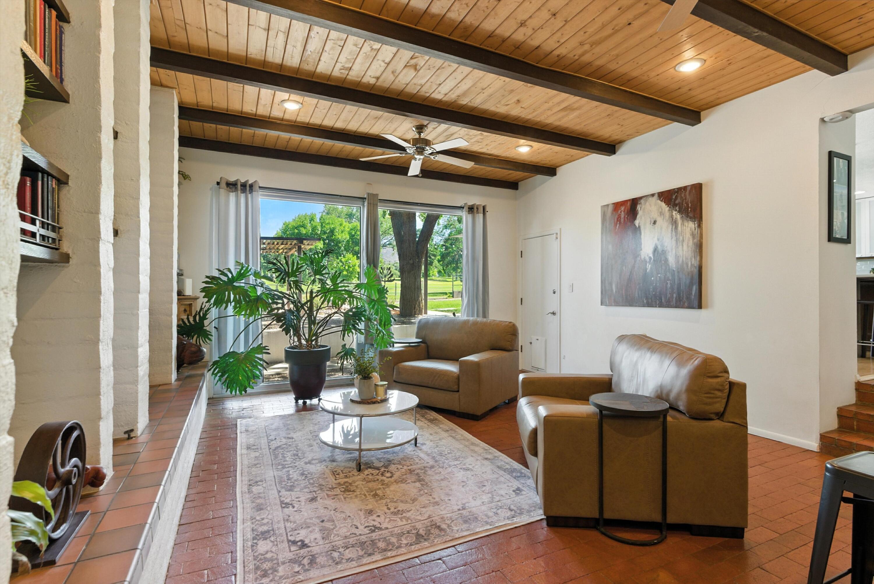 1111 CUATRO CERROS Trail SE