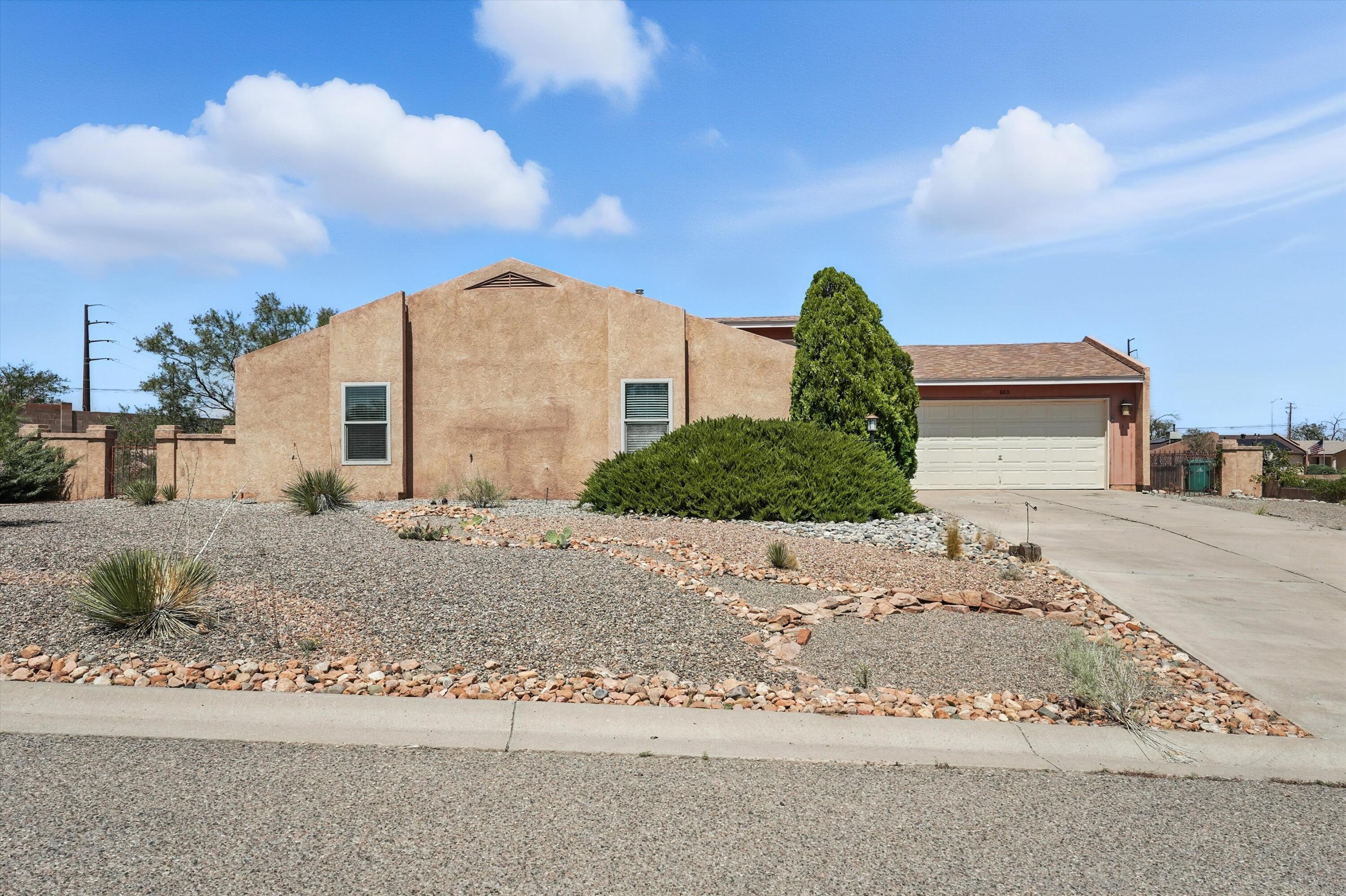 880 AMETHYST Drive NE