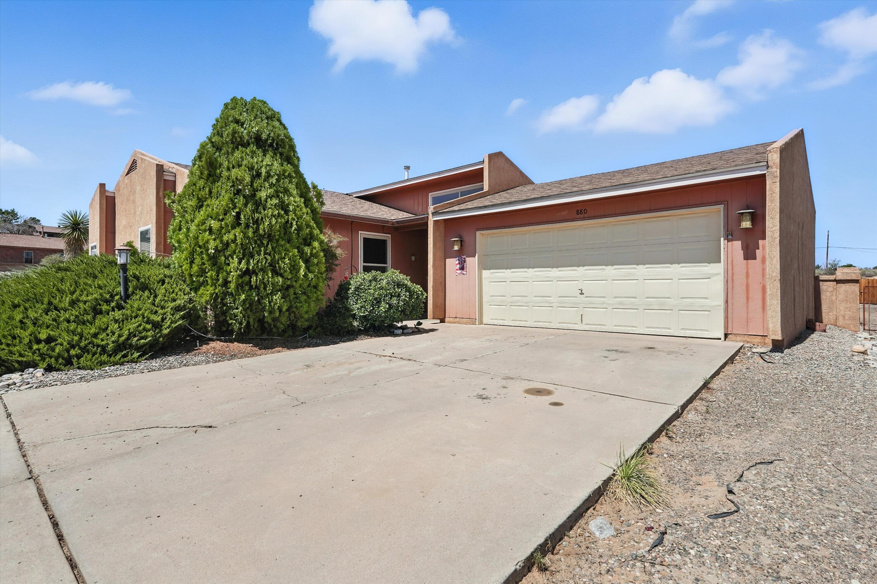 880 AMETHYST Drive NE