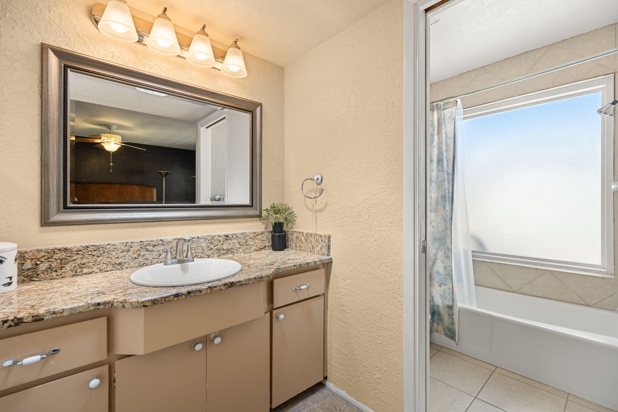 4725 SAN PEDRO Drive NE #6