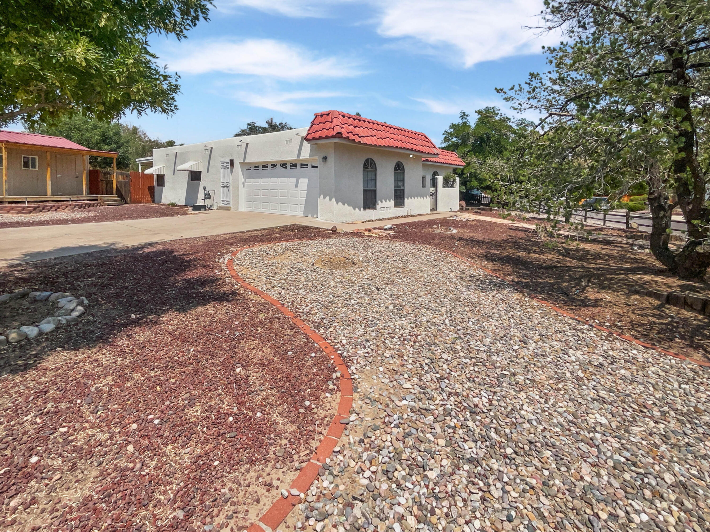 802 PINETREE Road SE