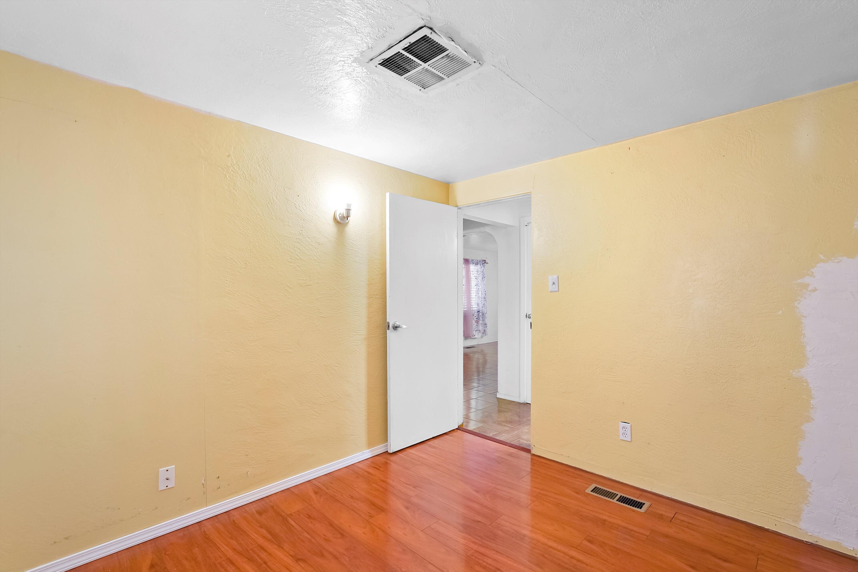 1347 YOUNG Avenue SW