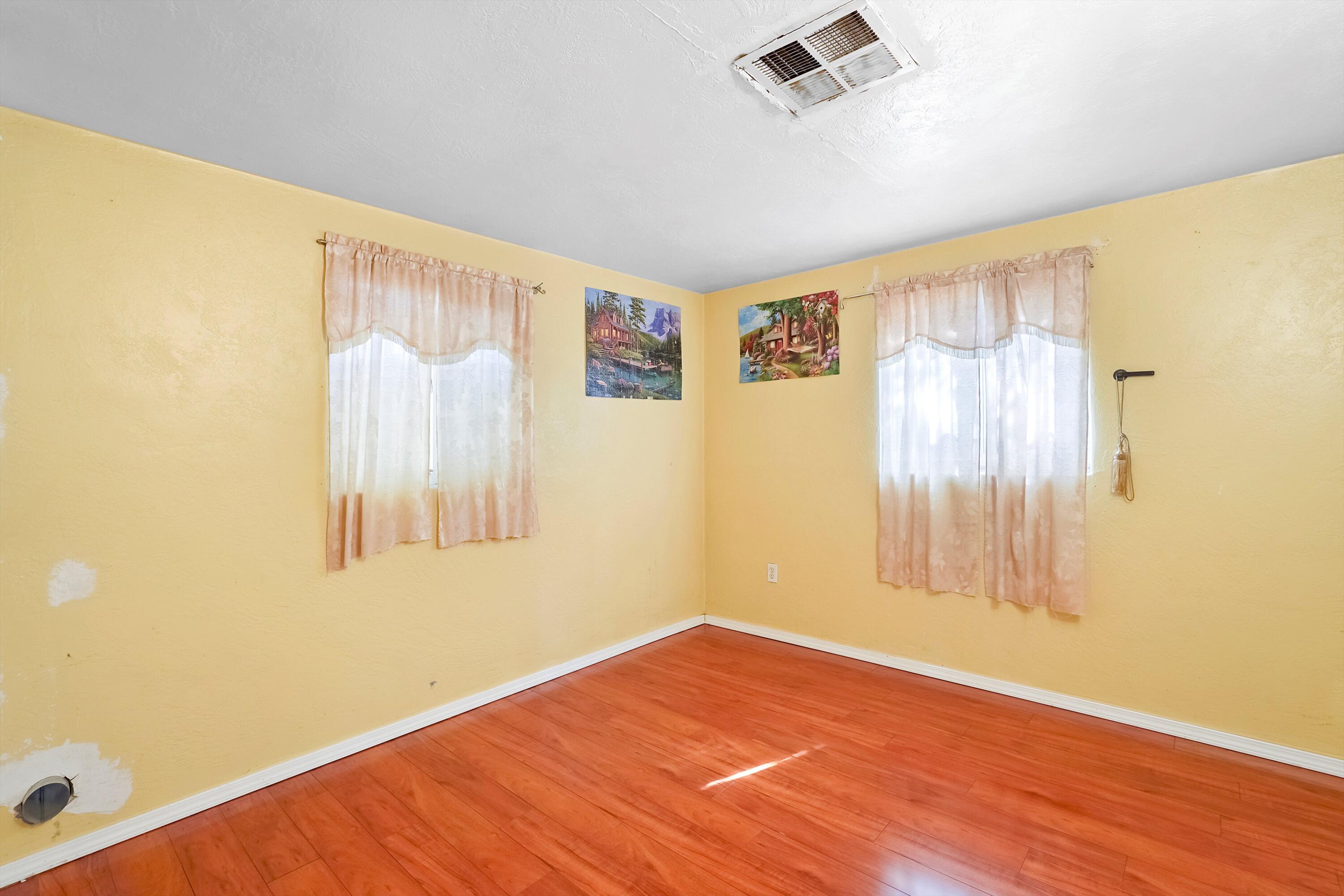 1347 YOUNG Avenue SW