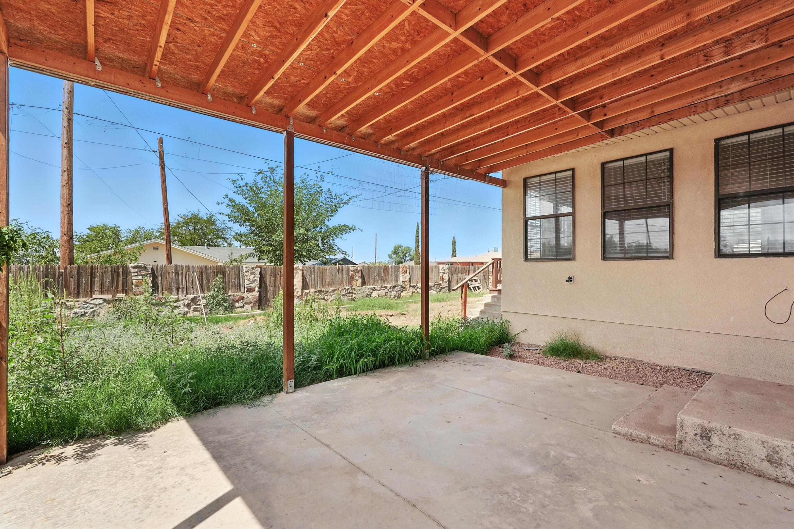 909 CEDAR Avenue
