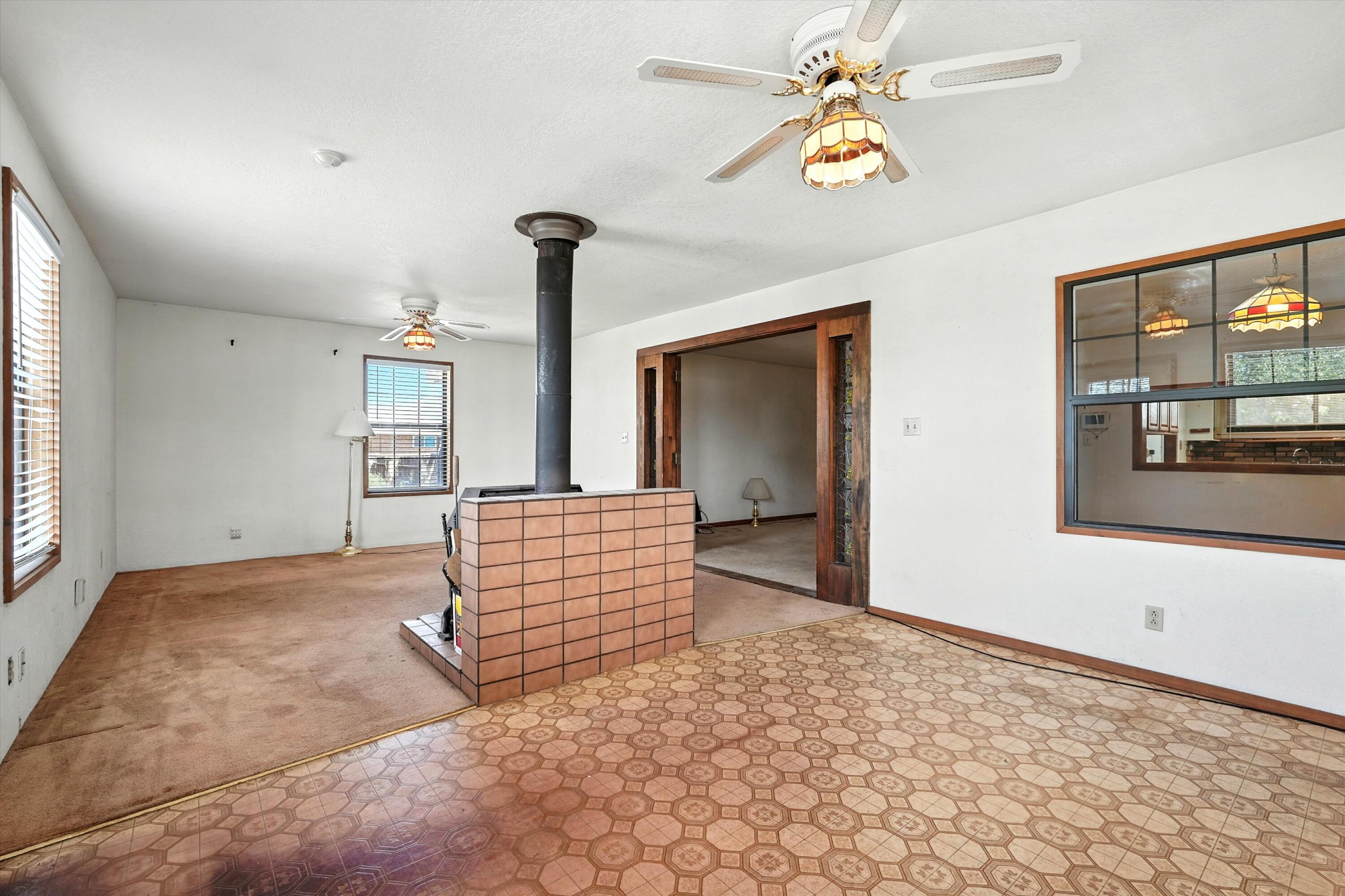 909 CEDAR Avenue