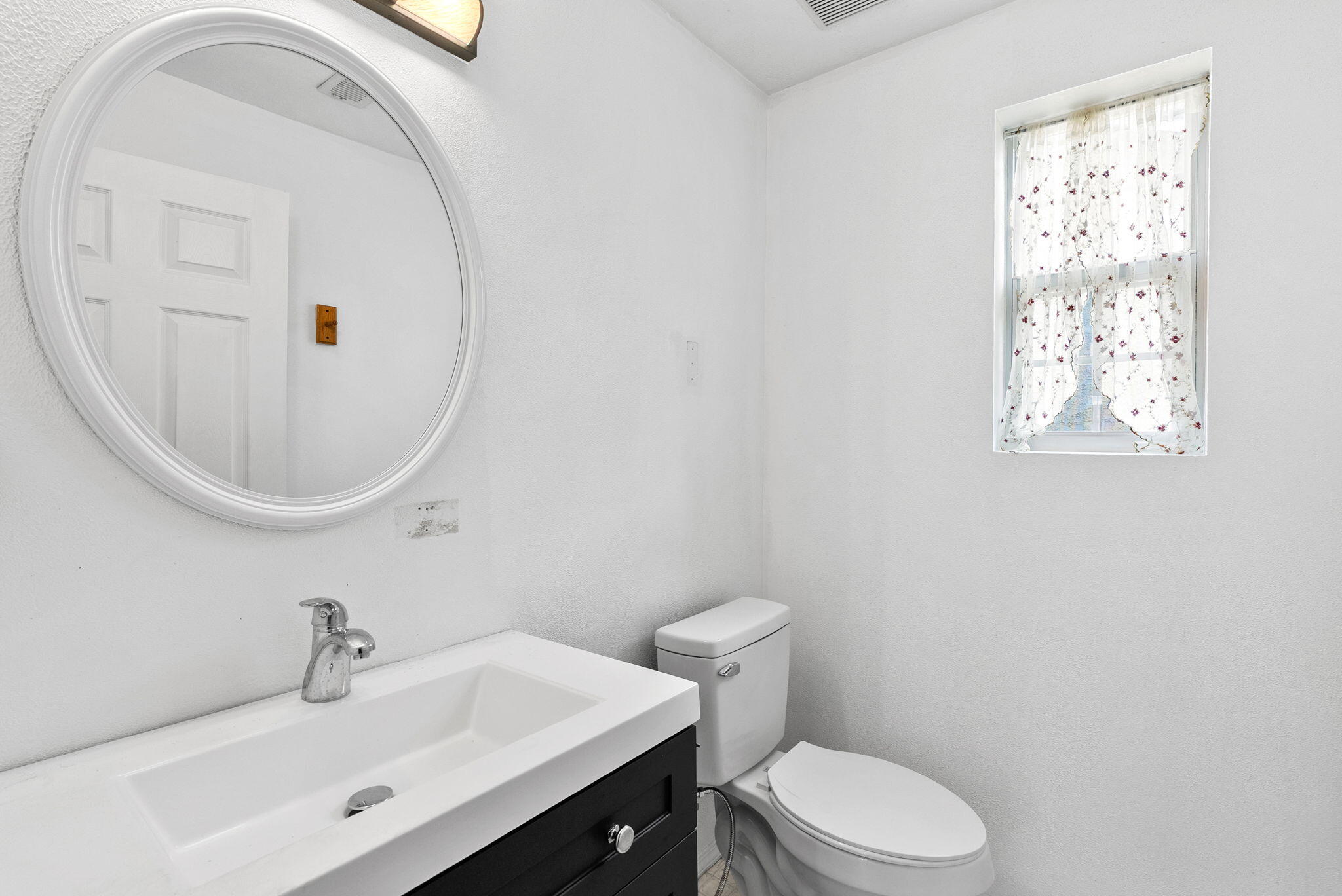 1209 Paisano Street NE