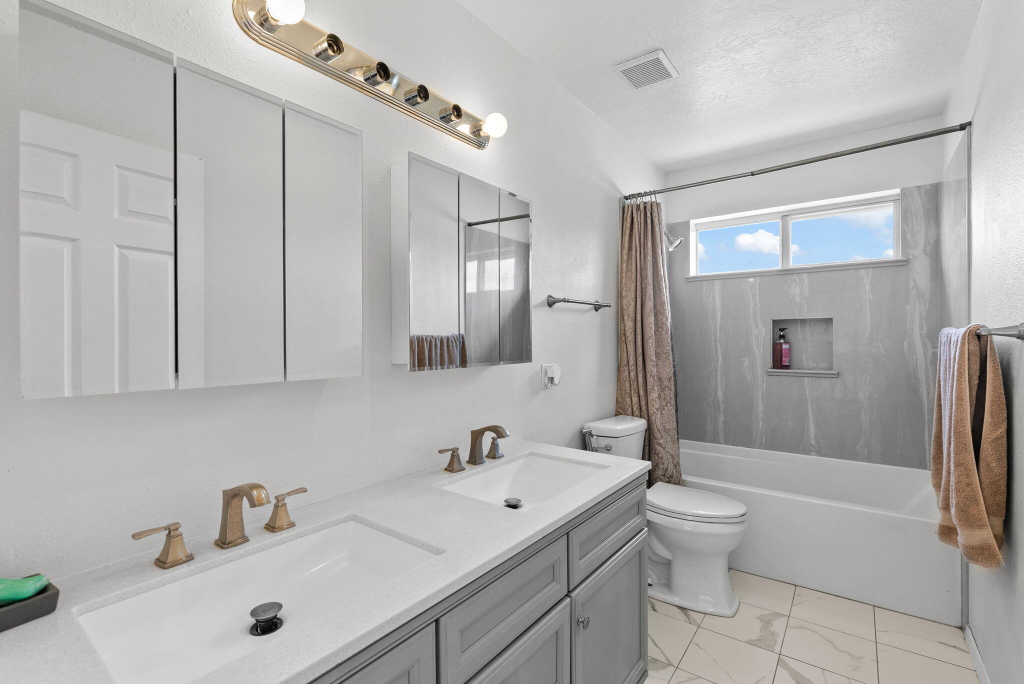 1209 Paisano Street NE