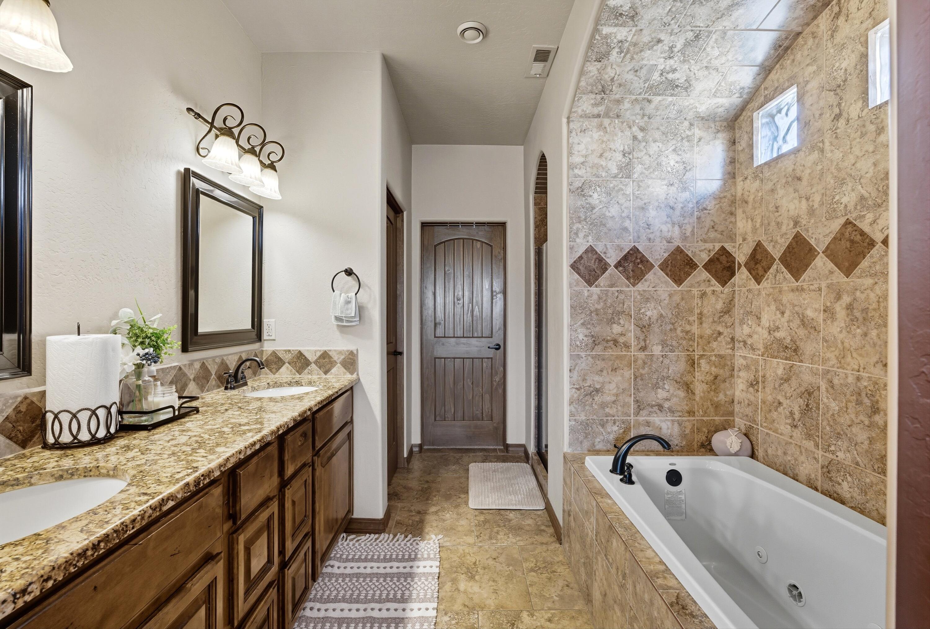 1716 CHISHOLM Trail NE