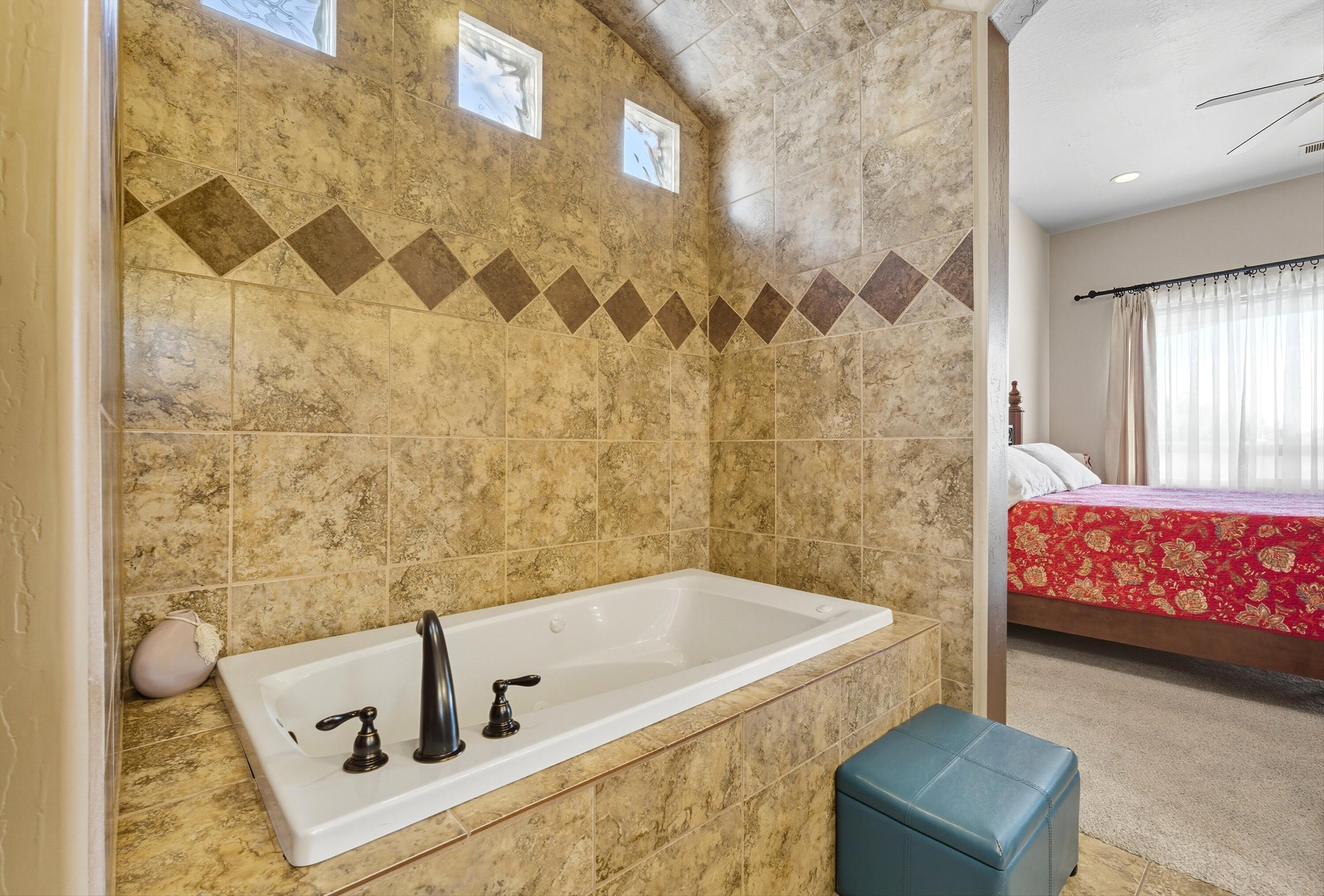 1716 CHISHOLM Trail NE