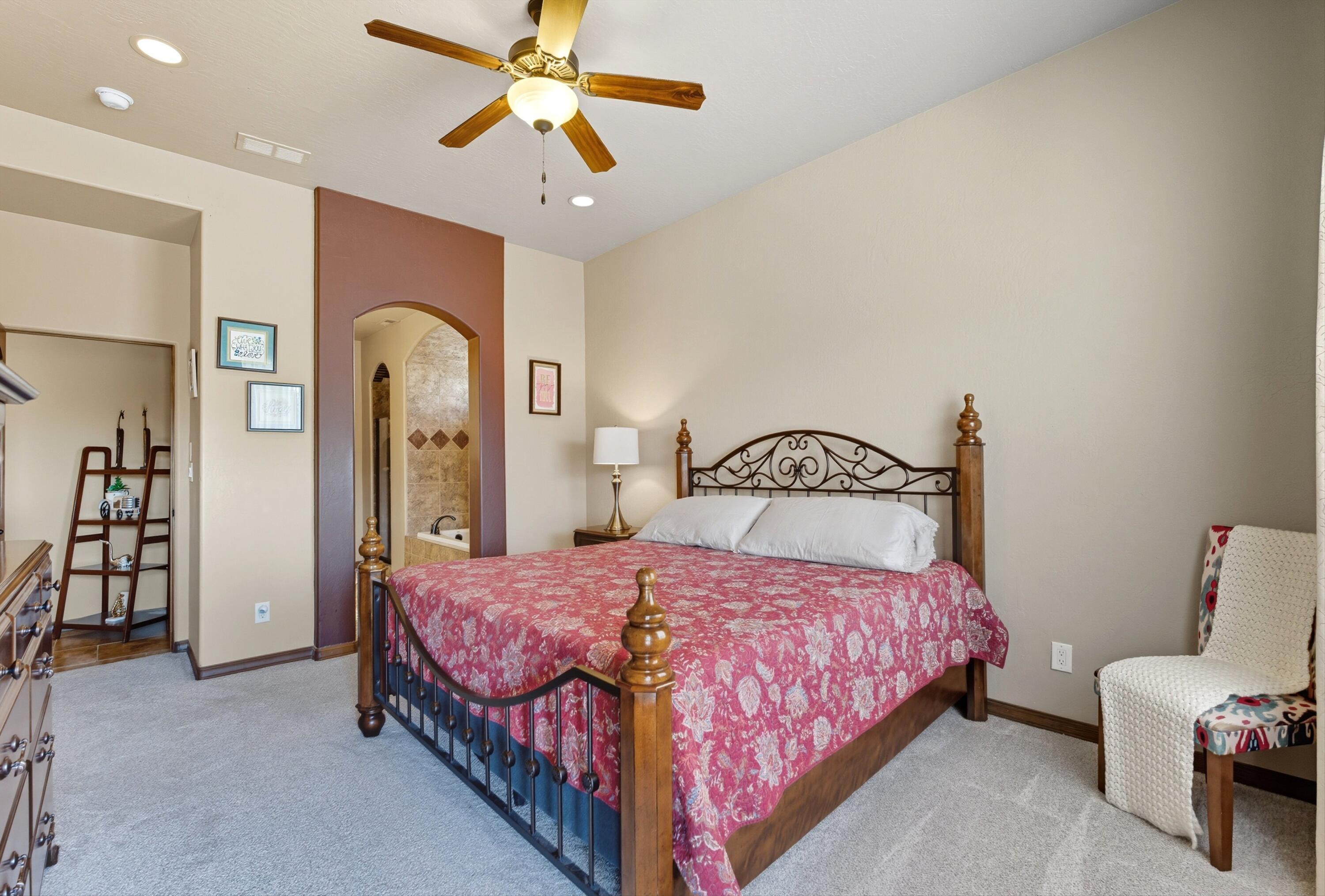 1716 CHISHOLM Trail NE